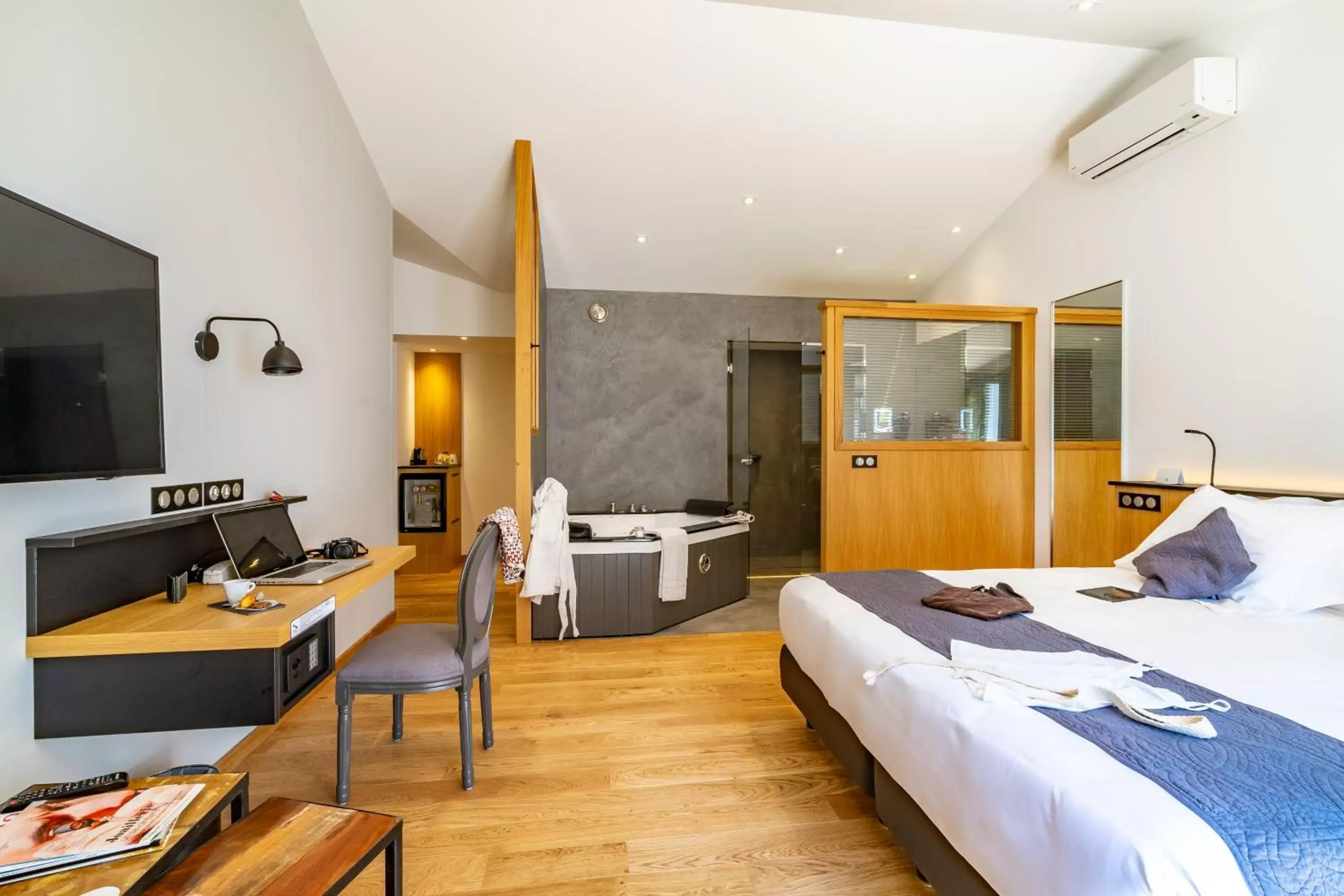 Bathroom in Hôtel Ile de Ré