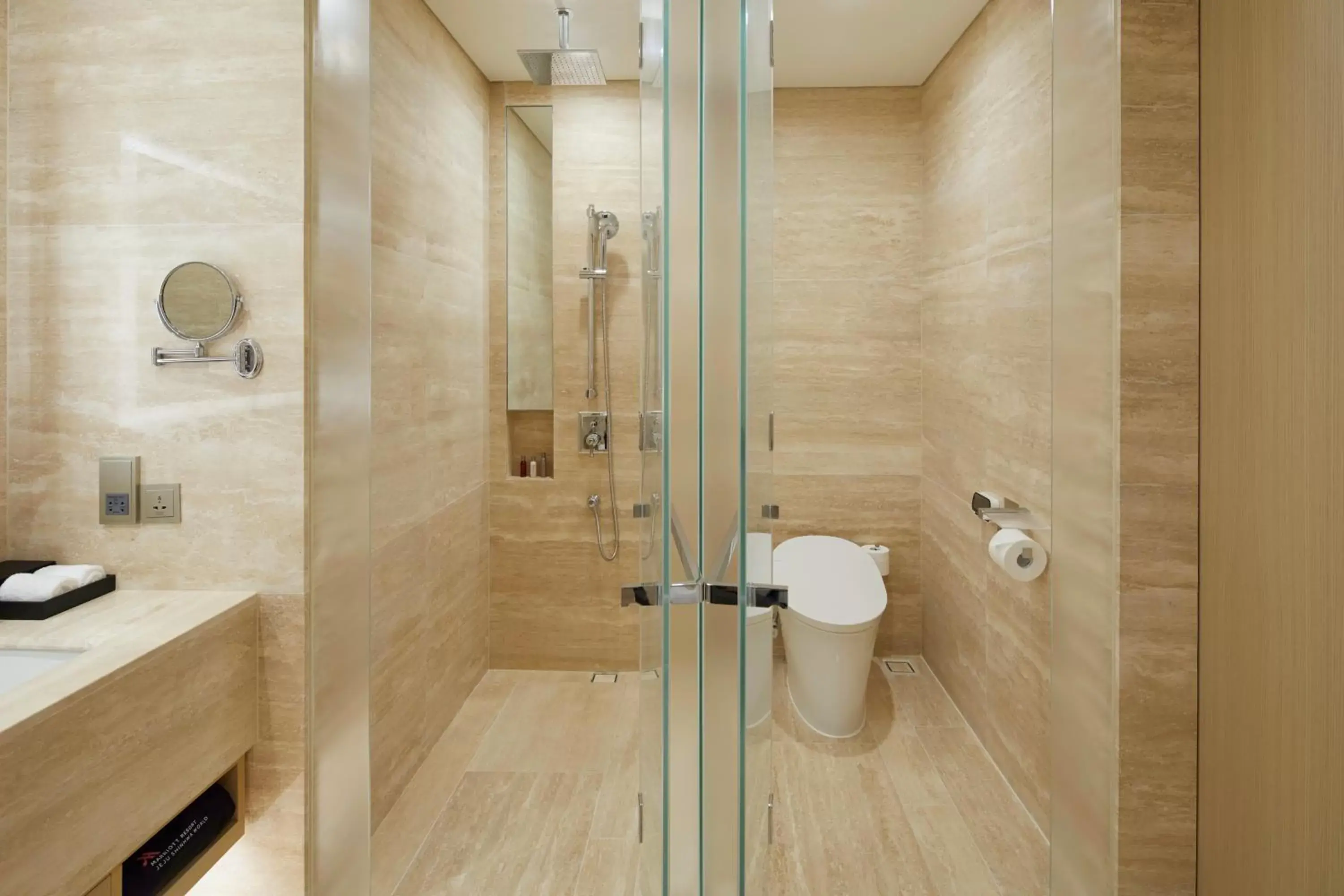 Bathroom in Jeju Shinhwa World Landing Resort