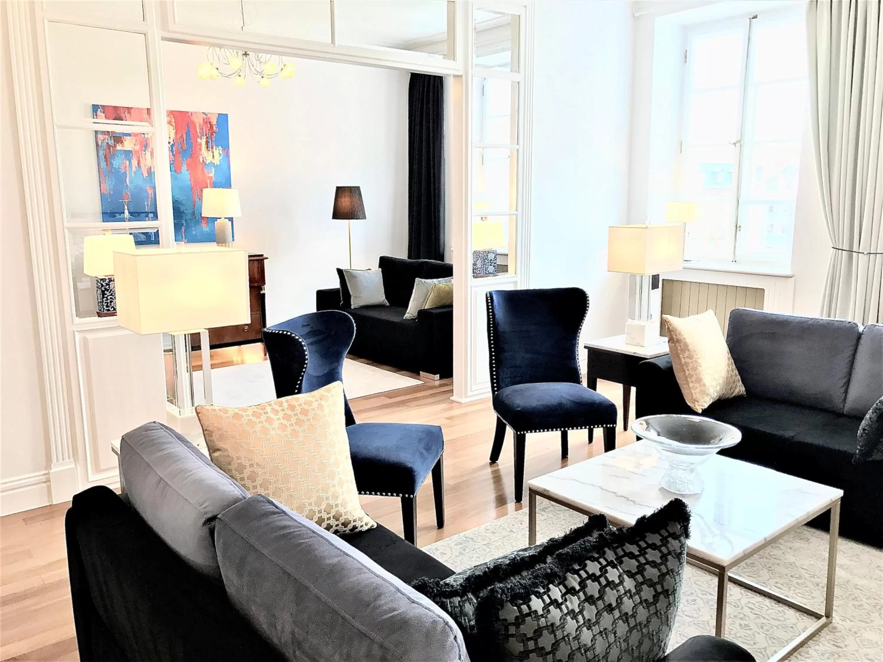 Living room, Seating Area in Luxury Apartments MONDRIAN Market Square II