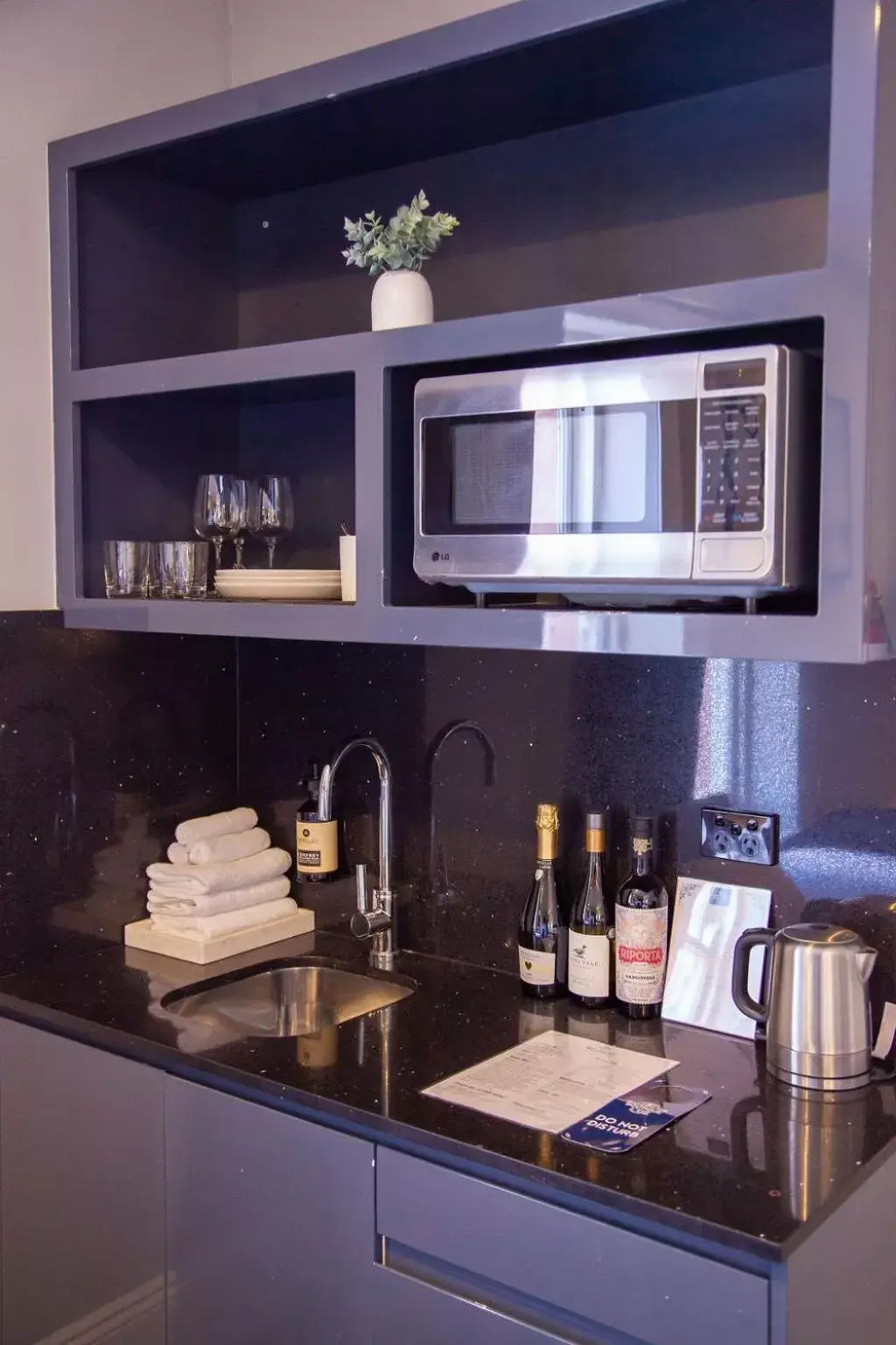 Kitchen/Kitchenette in Bayswater Boutique Lodge