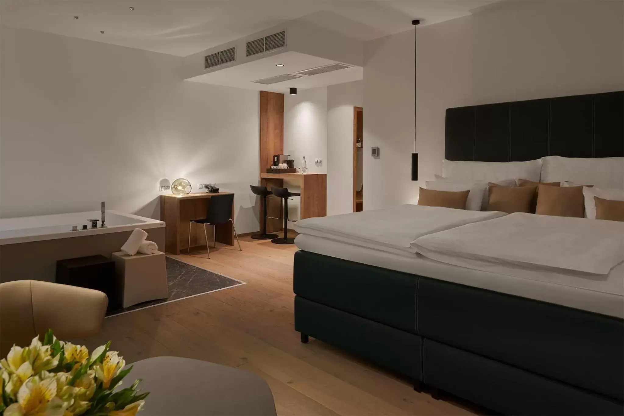 Photo of the whole room, Bed in Hotel Passage Photo of the whole room, Bed in Hotel Passage