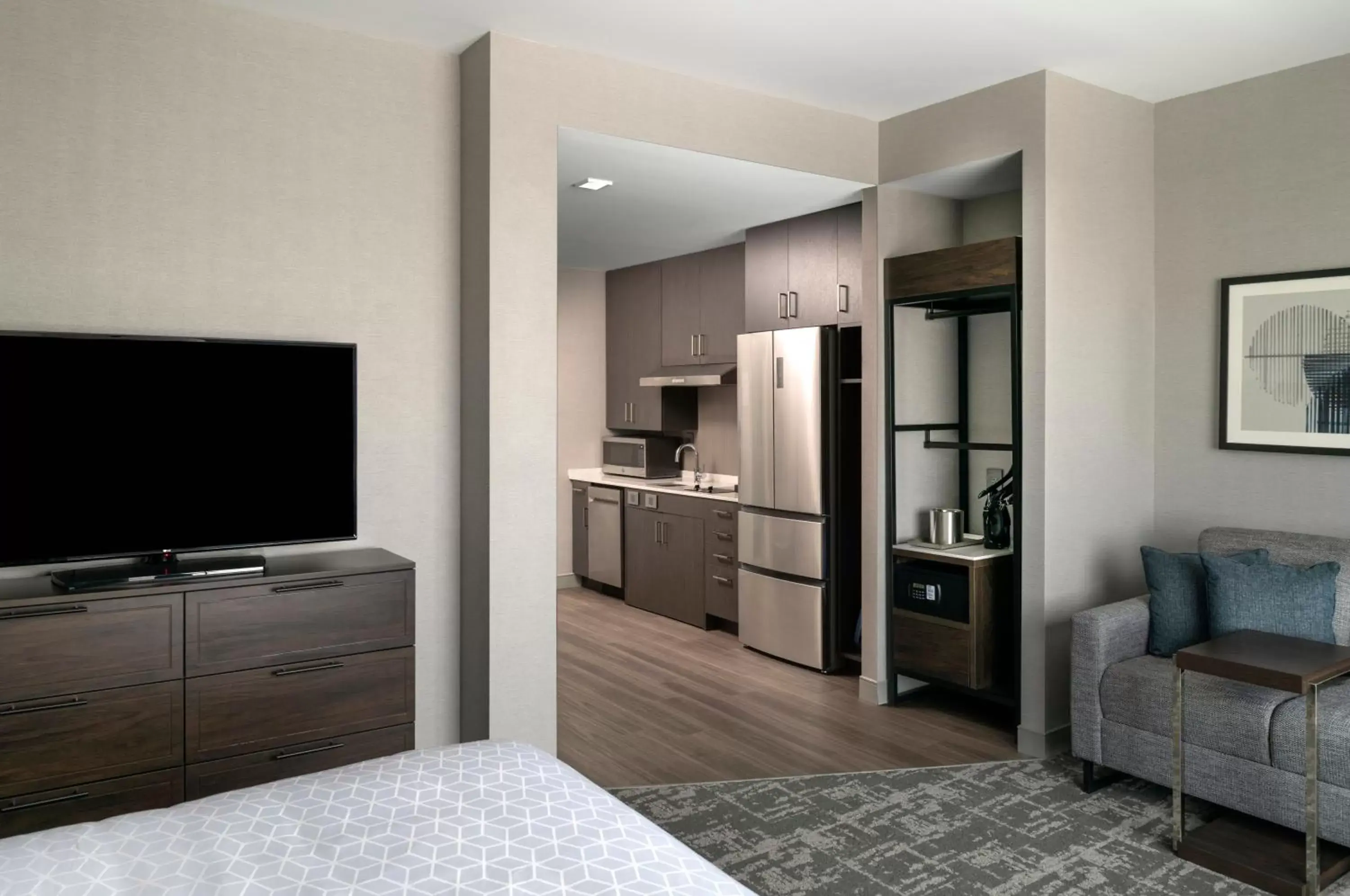 Photo of the whole room, TV/Entertainment Center in Staybridge Suites - Boston Logan Airport - Revere, an IHG Hotel
