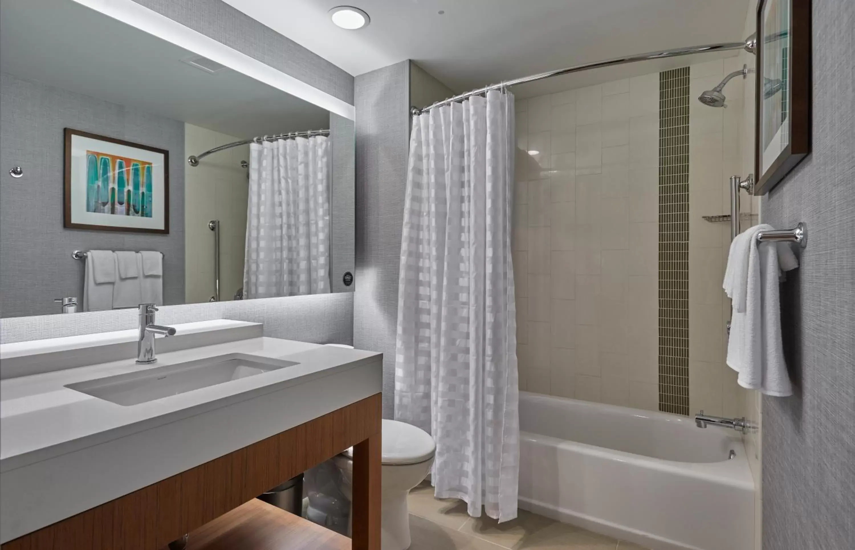 Bathroom in Hyatt Place Eugene/Oakway Center