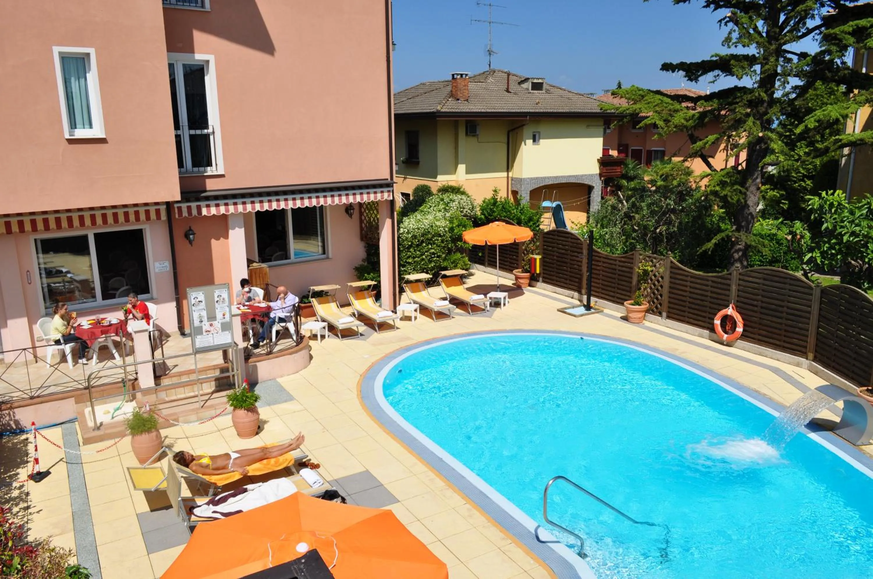 Swimming pool in Hotel Alsazia