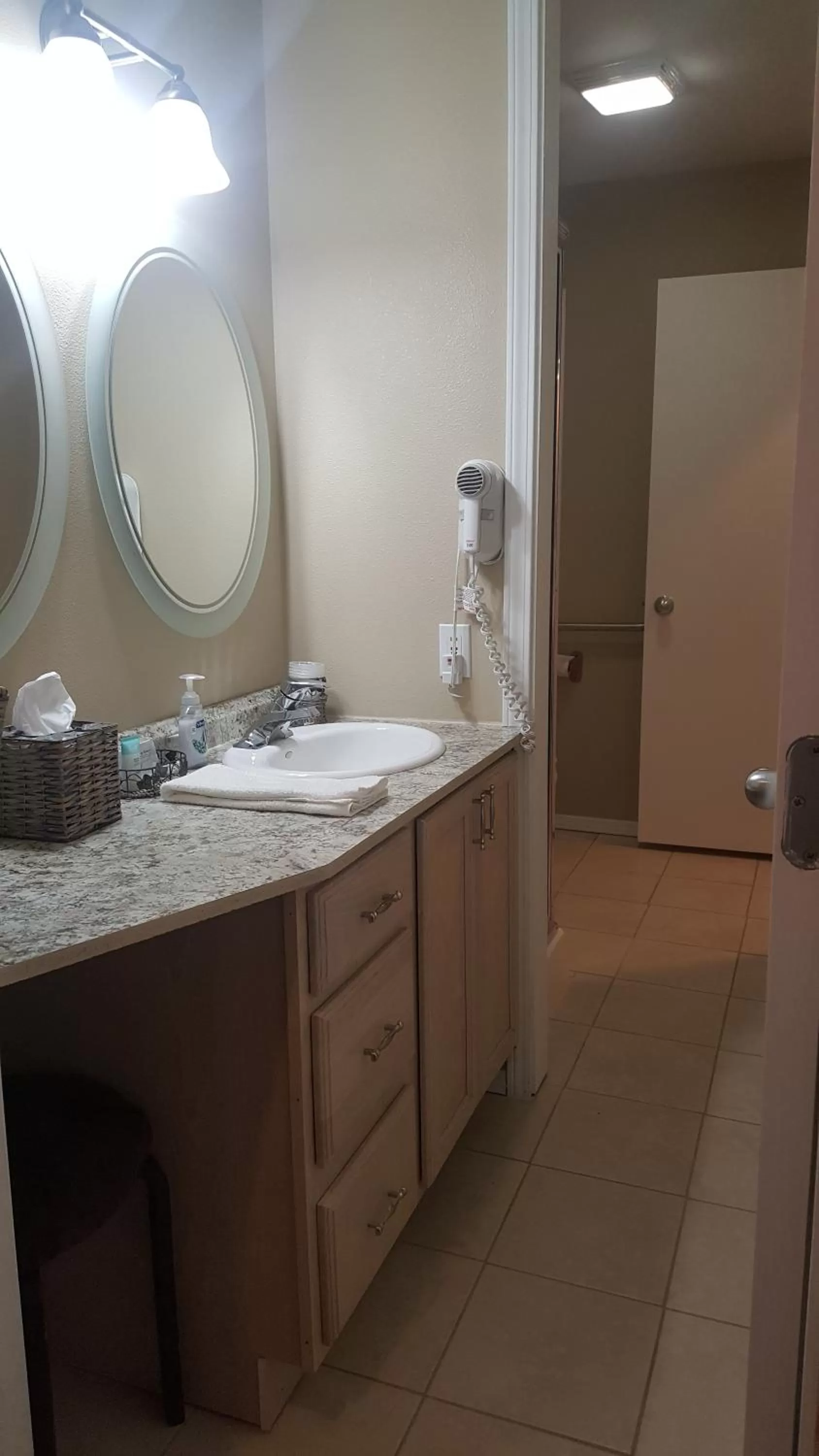 Riverfront Motel & Cabins