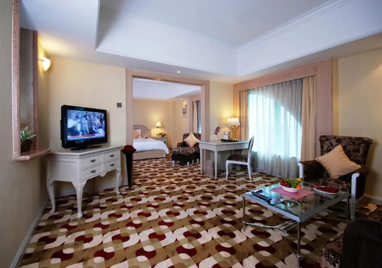 Living room, Seating Area in Berjaya Waterfront Hotel