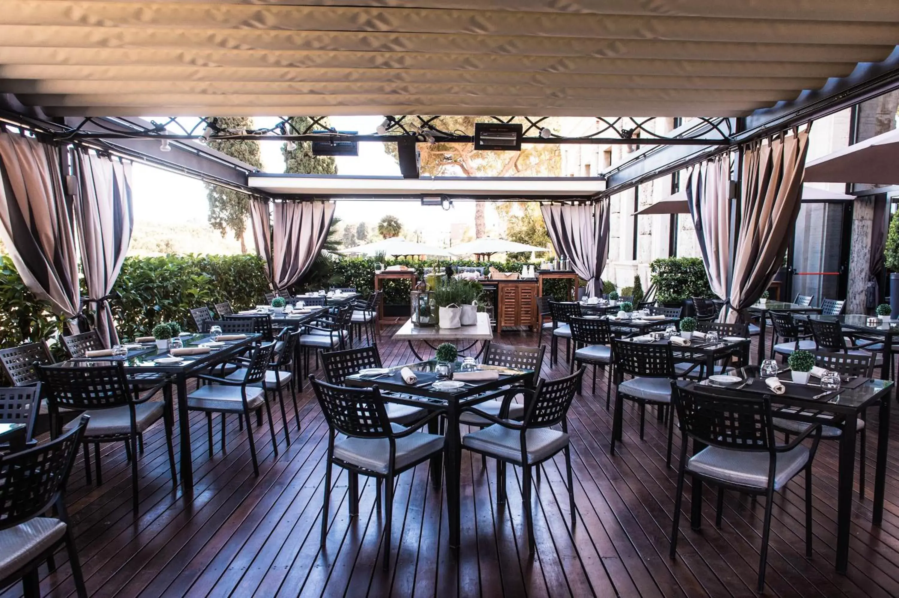 Balcony/Terrace, Restaurant/Places to Eat in TH Roma - Carpegna Palace