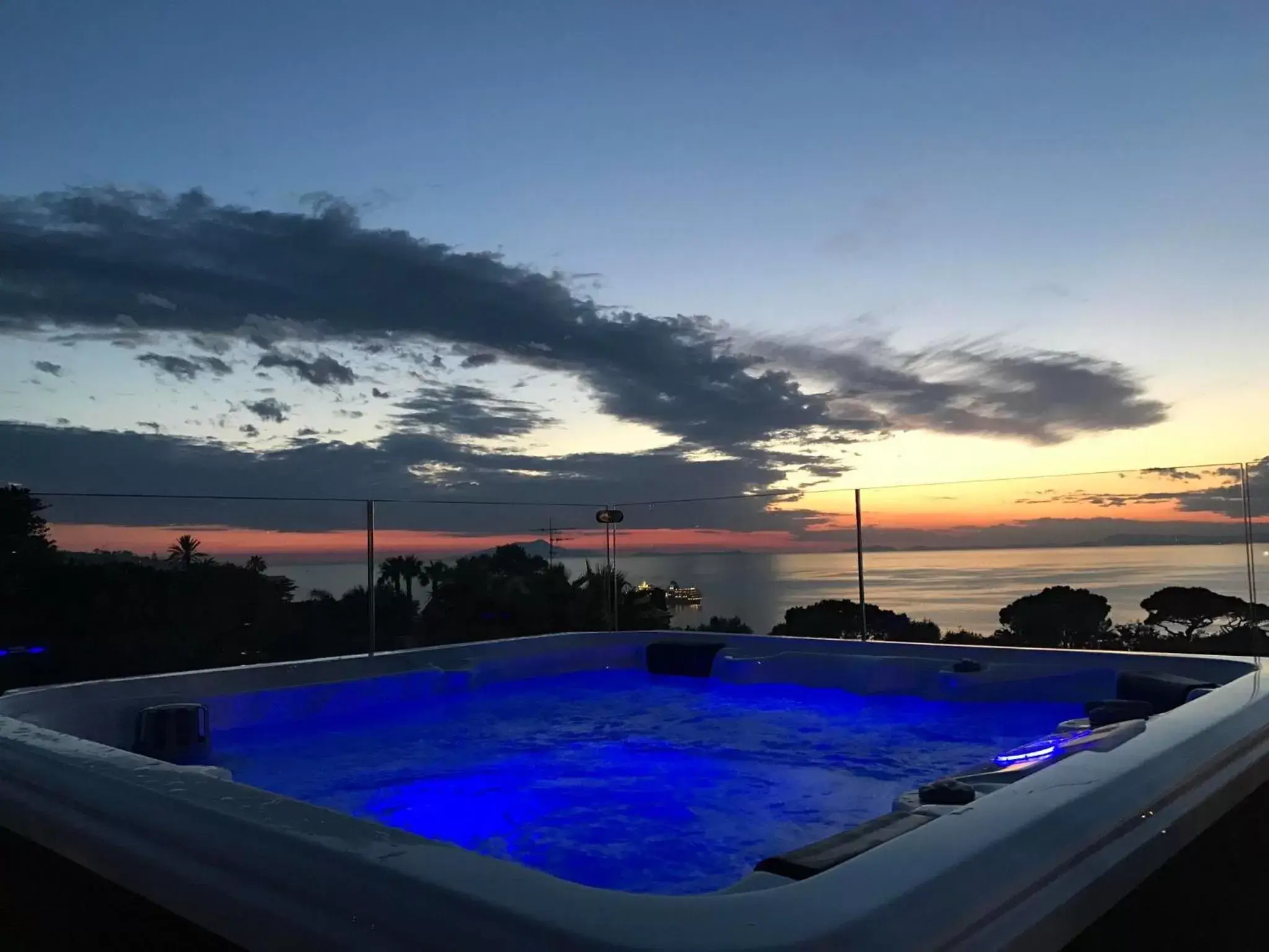 Swimming Pool in Hotel Crawford