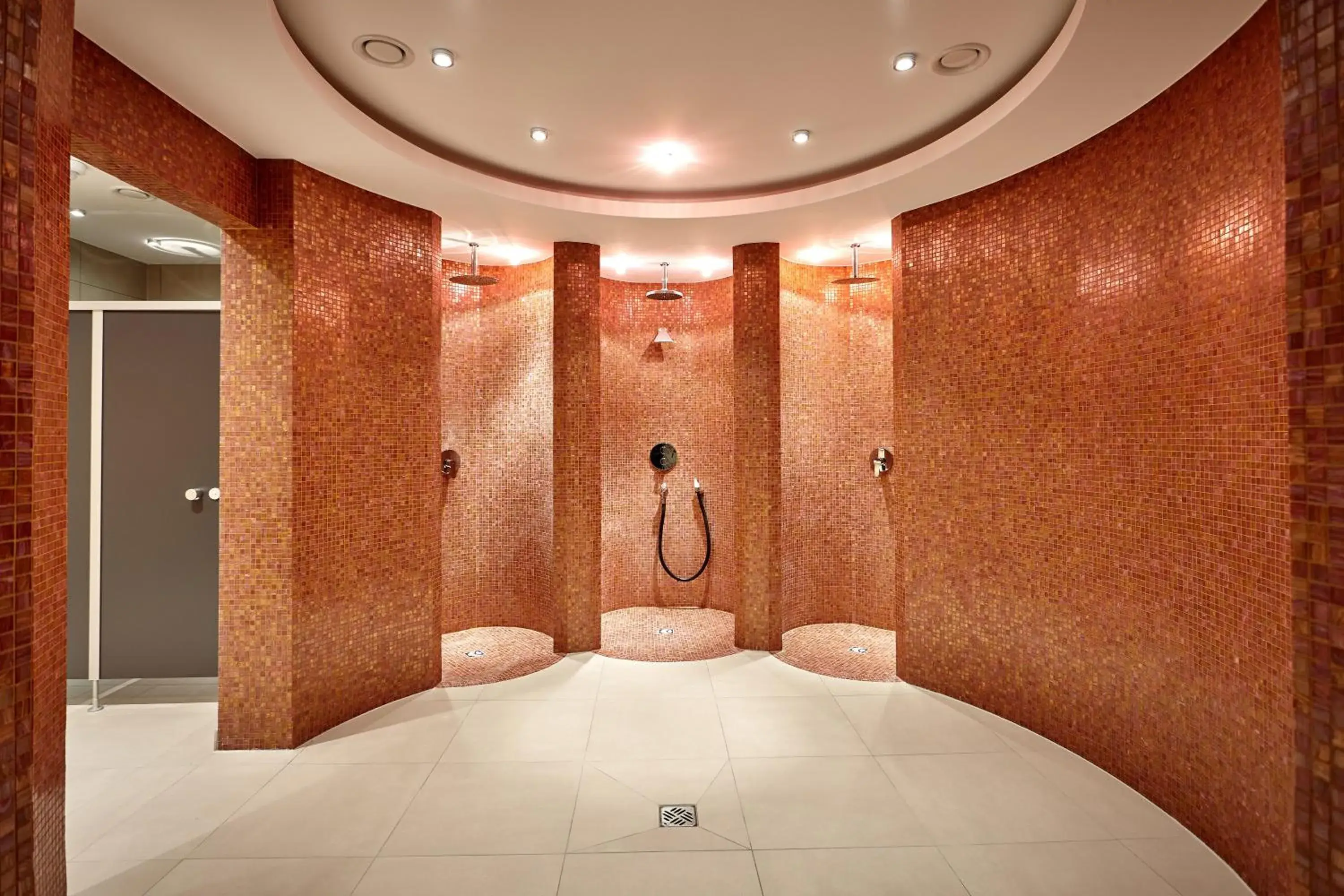 Spa and wellness centre/facilities, Bathroom in Hotel Königshof