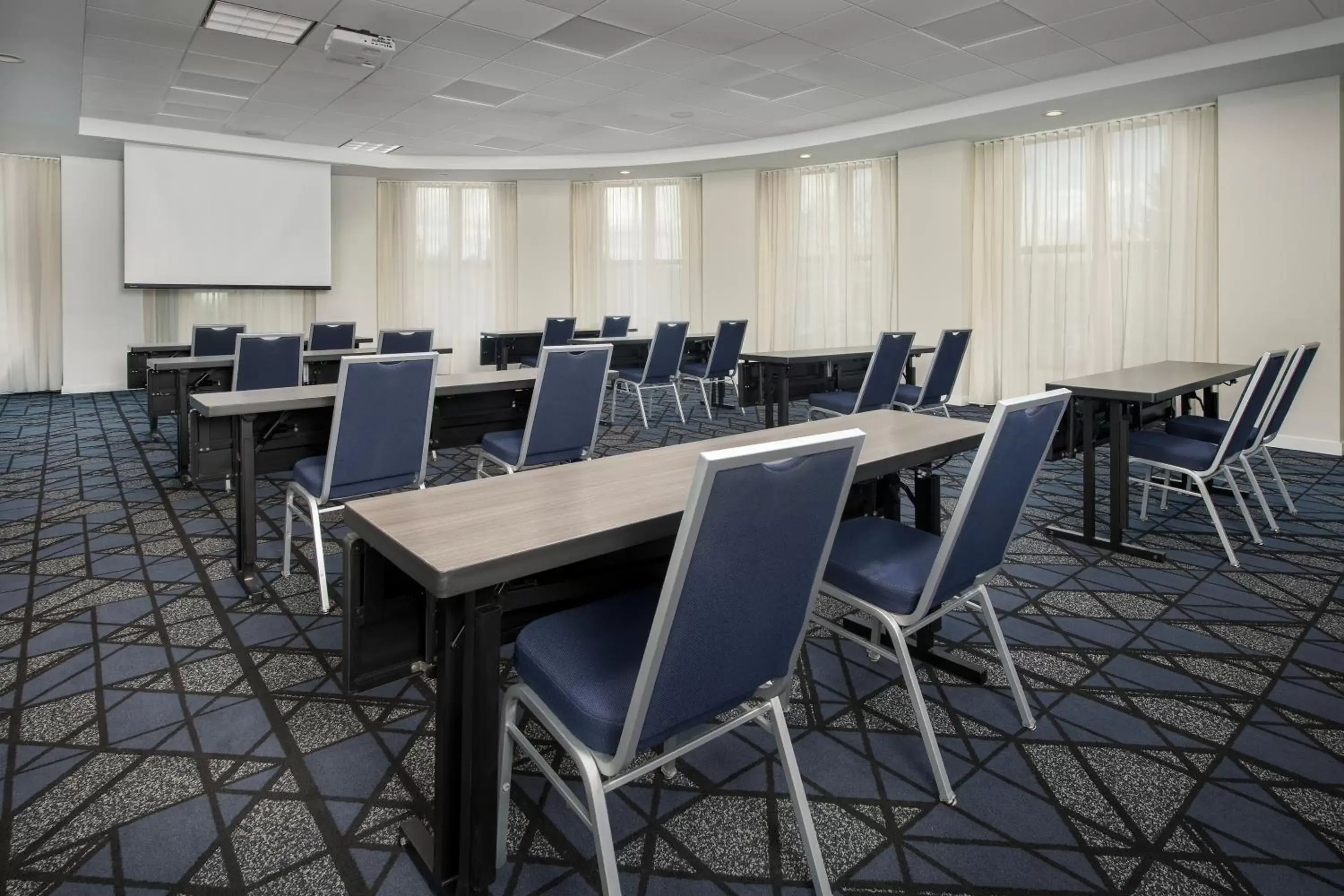 Meeting/conference room in Courtyard by Marriott Seattle Kirkland