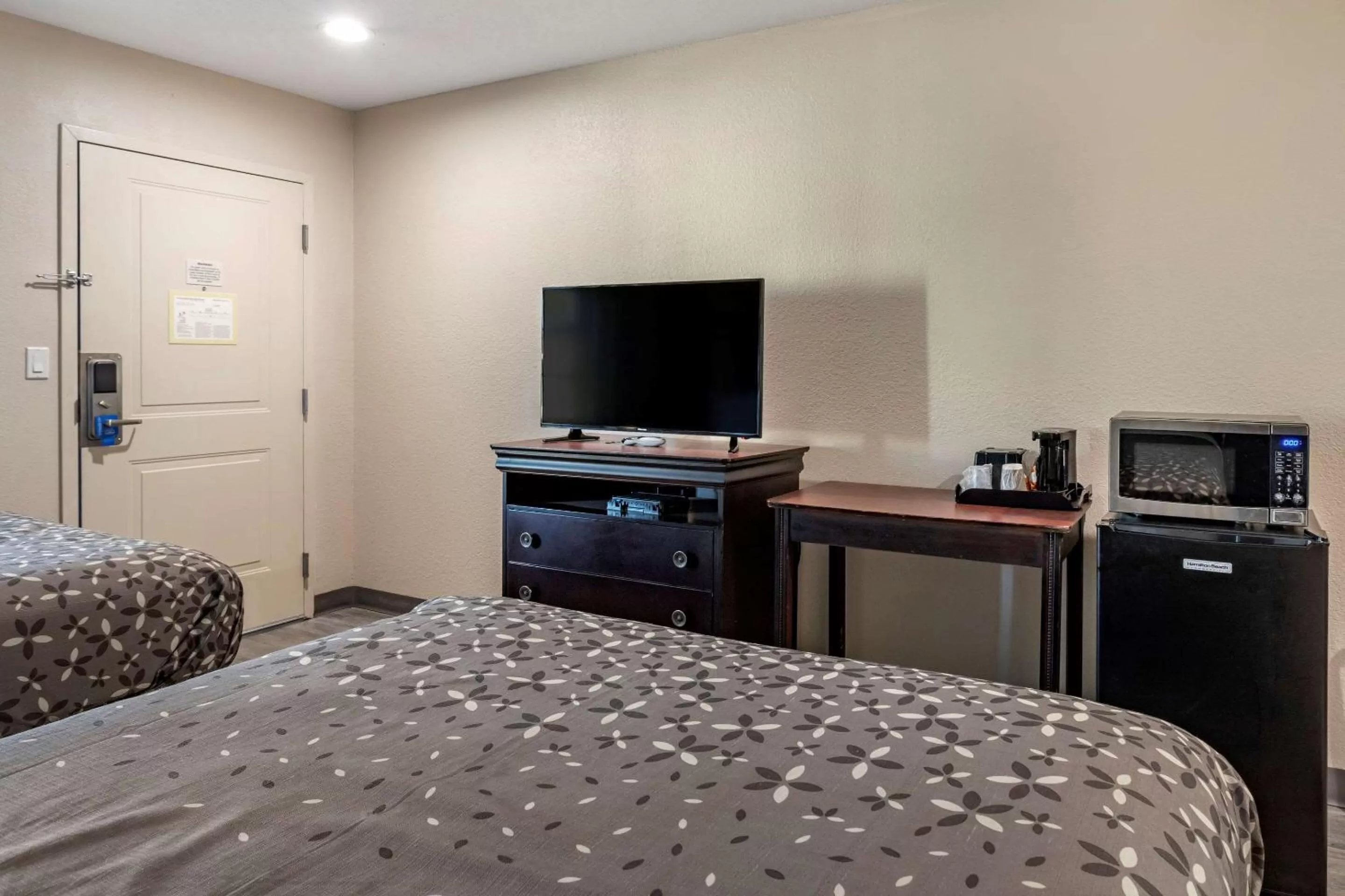 Photo of the whole room in Rodeway Inn