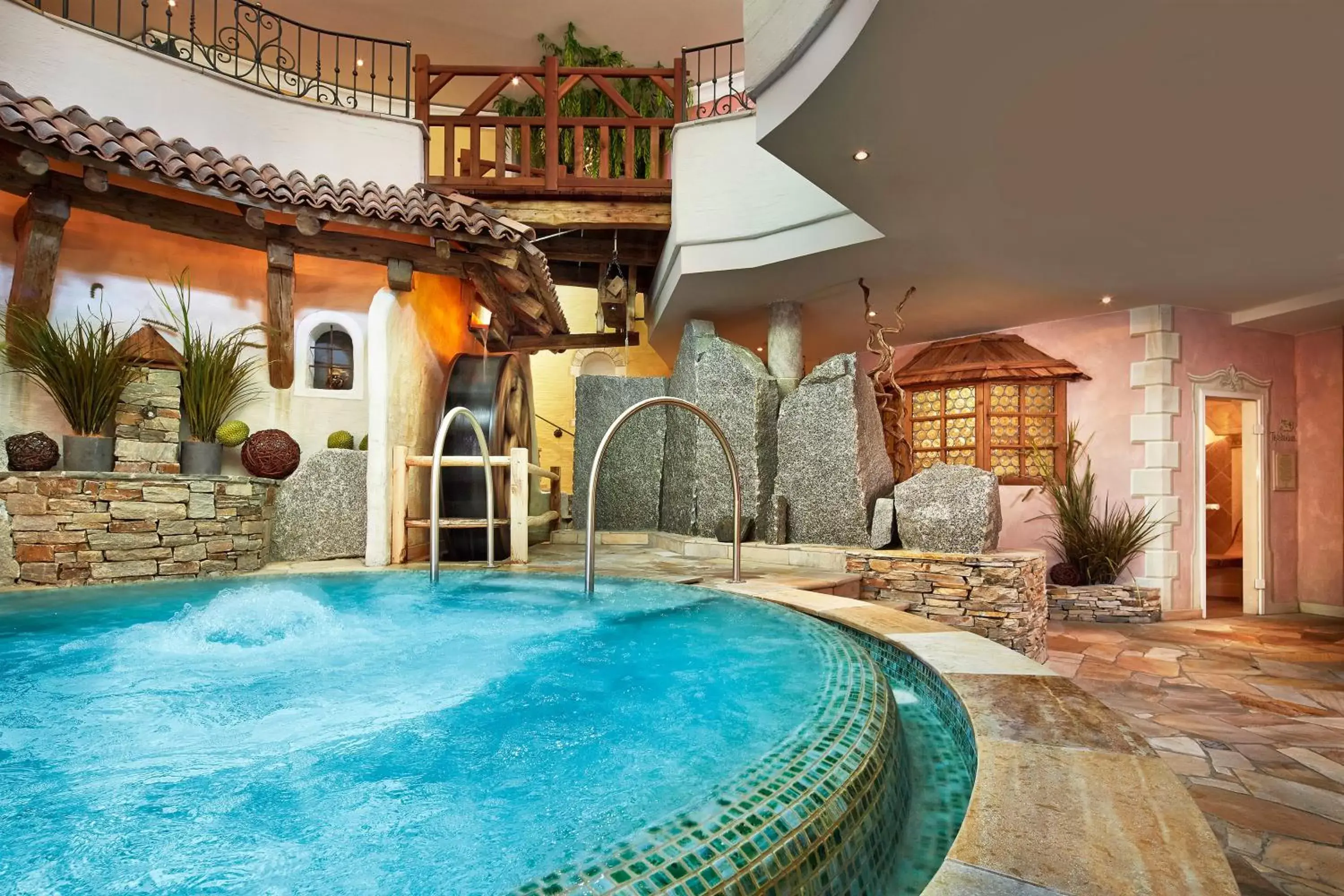 Hot Tub, Swimming Pool in Relais&Châteaux Spa-Hotel Jagdhof