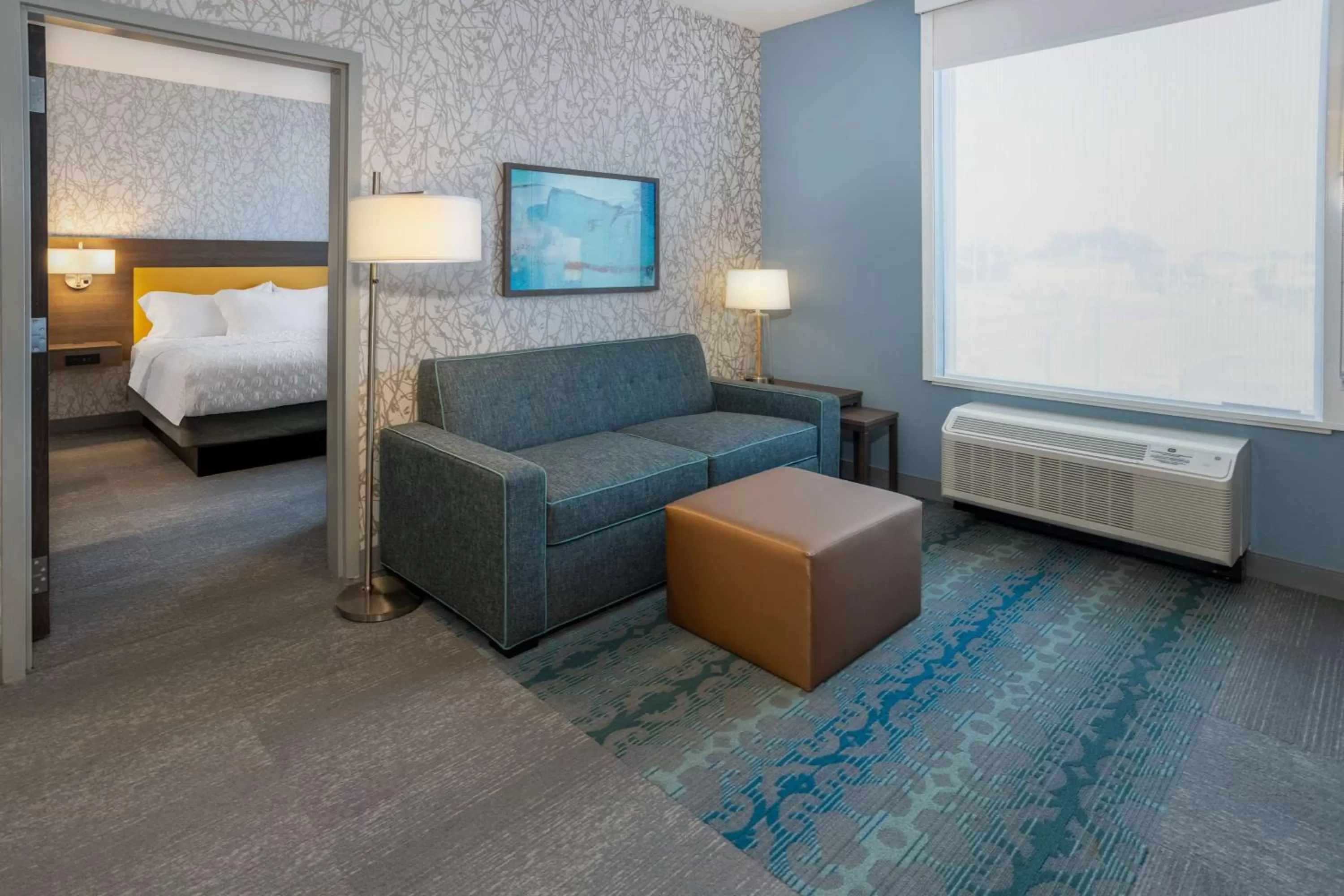 Living room, Bed in Tru By Hilton Pensacola Airport Medical Center