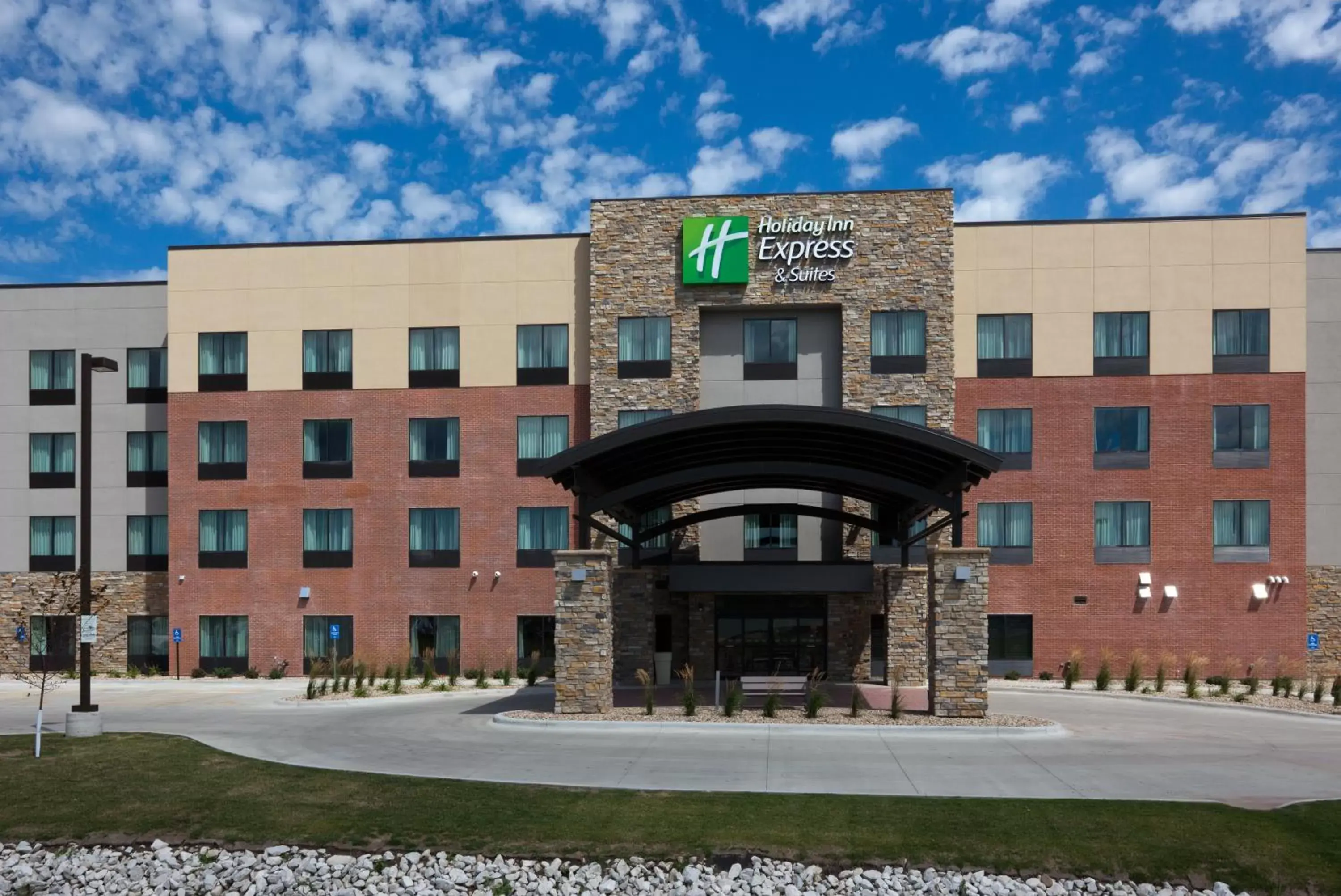 Property Building in Holiday Inn Express & Suites Fort Dodge, an IHG Hotel