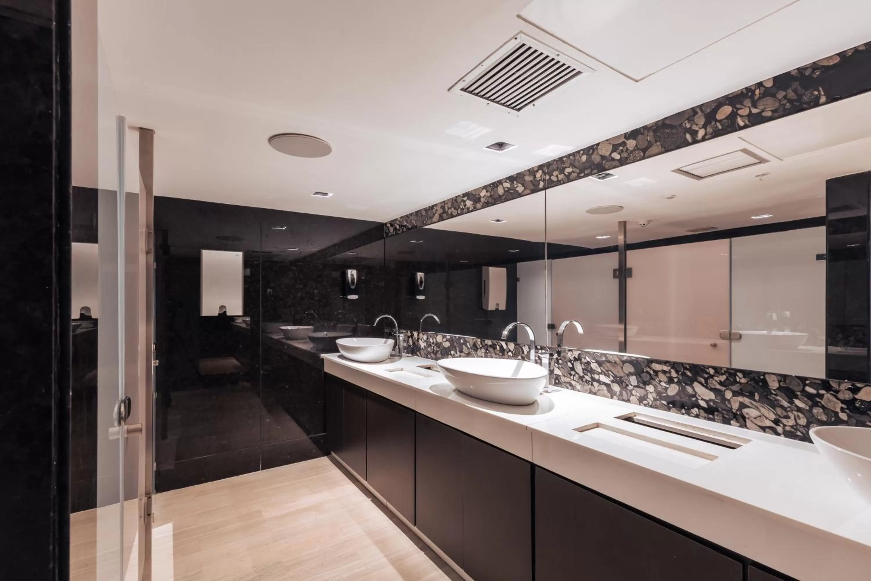 Bathroom in Exe Oriental Panamá