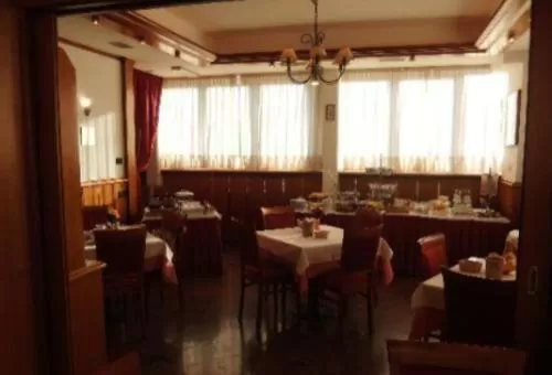 Restaurant/places to eat in Hotel Vela