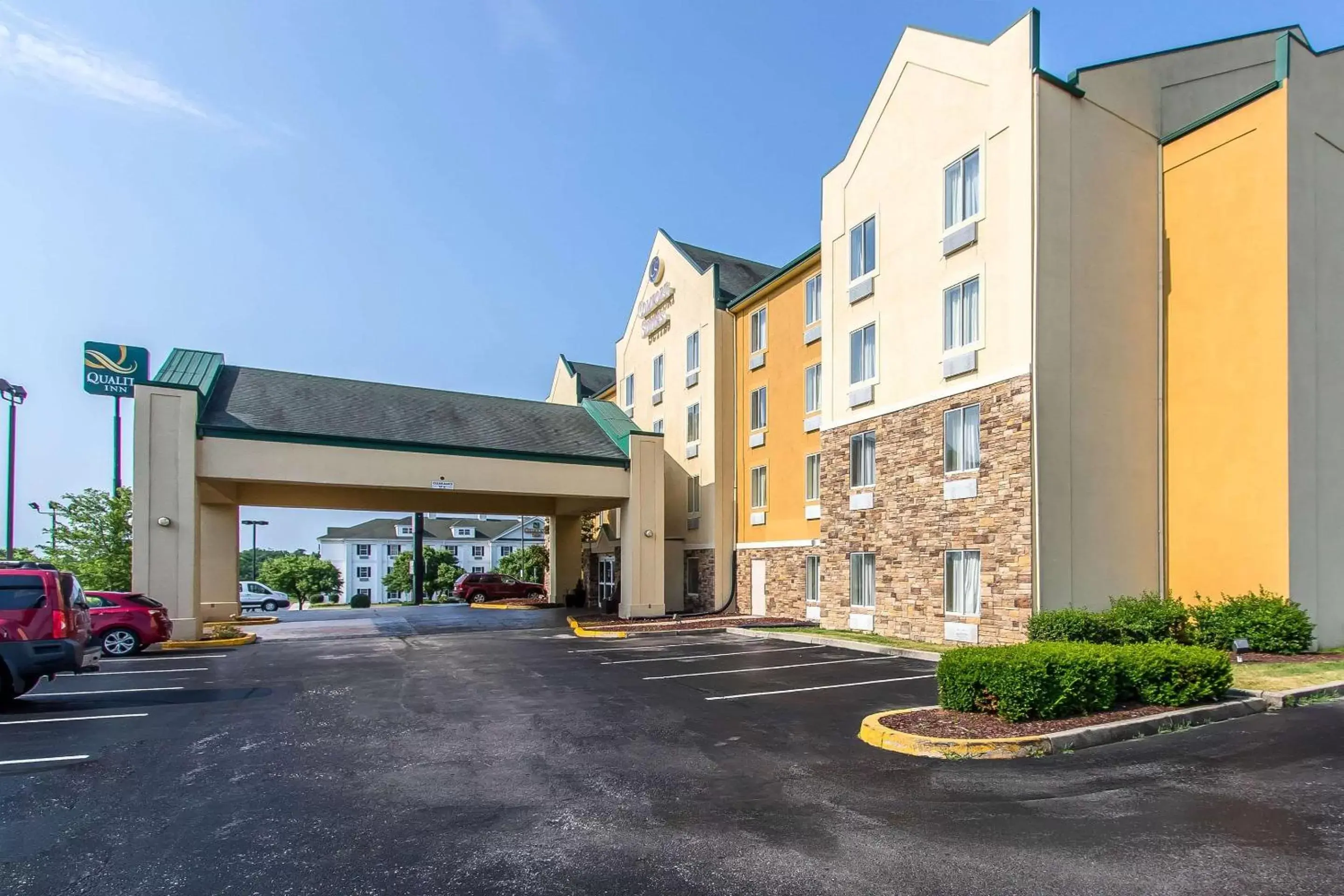 Property building in Comfort Suites Richmond Property building in Comfort Suites Richmond