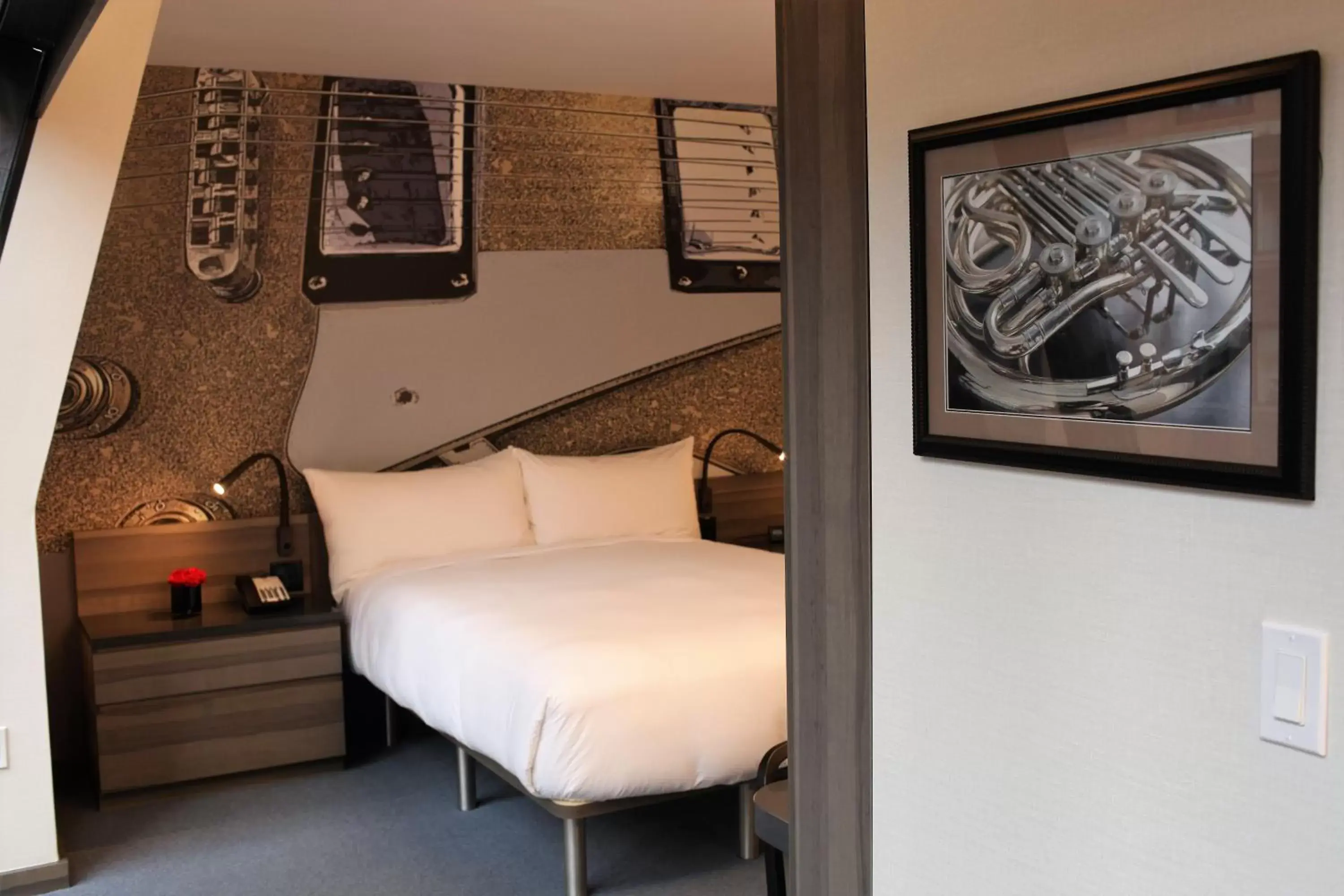 Bedroom, Bed in Carnegie Hotel