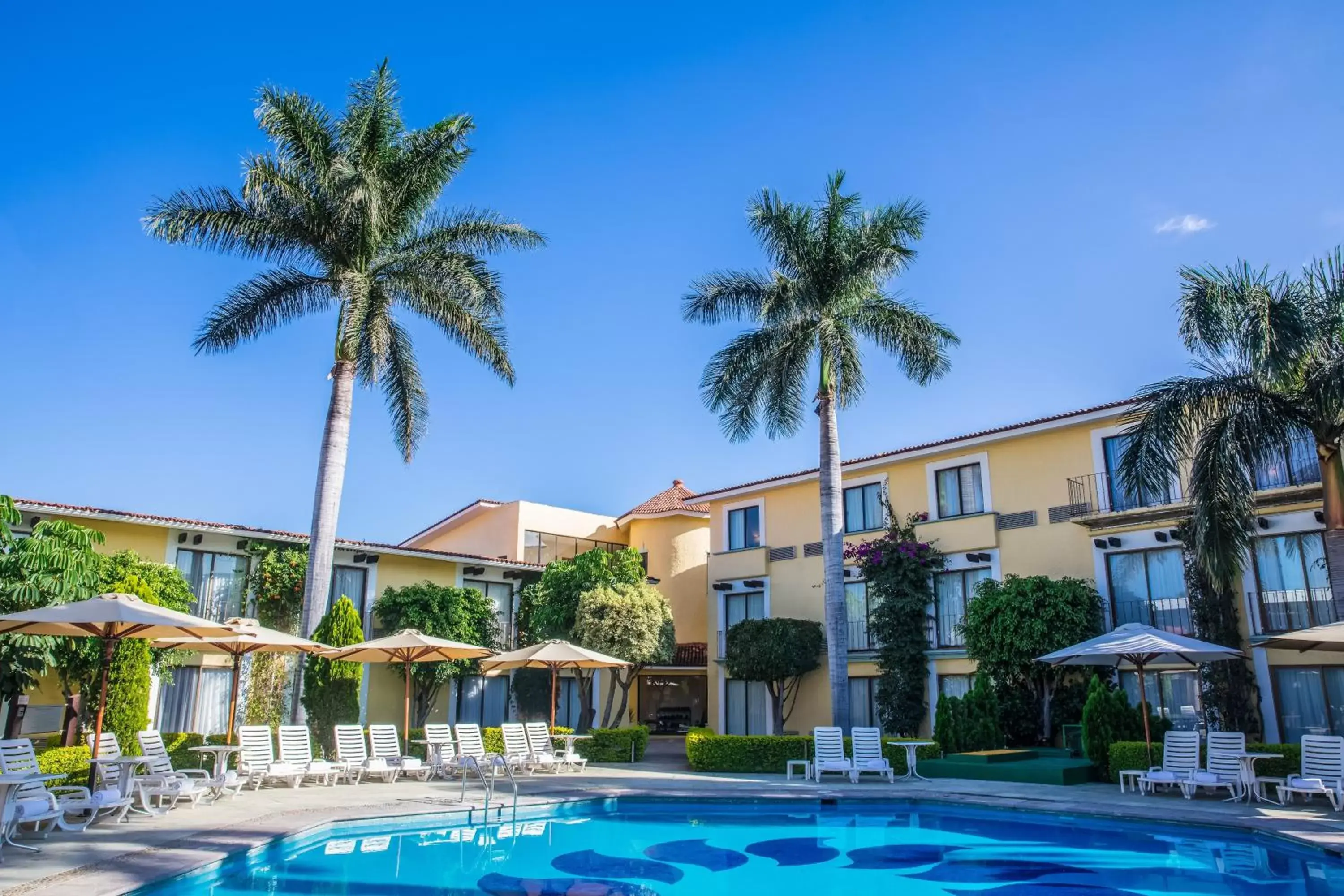 Swimming pool, Property Building in Fiesta Inn Oaxaca