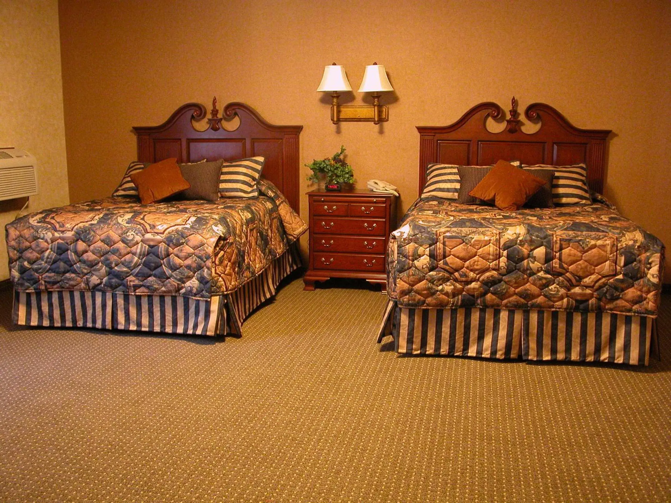 Bed in Rushmore Express & Suites