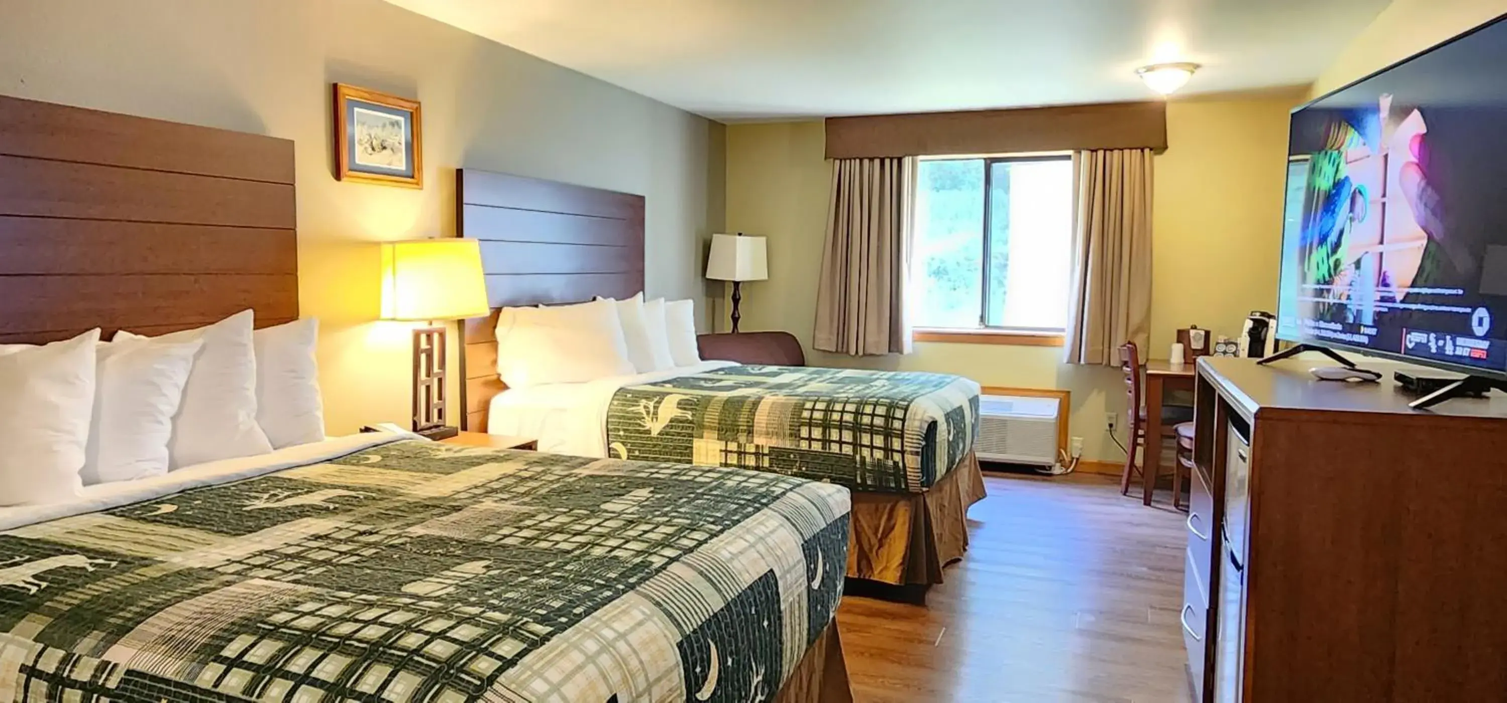 Bed in Nisqually Lodge