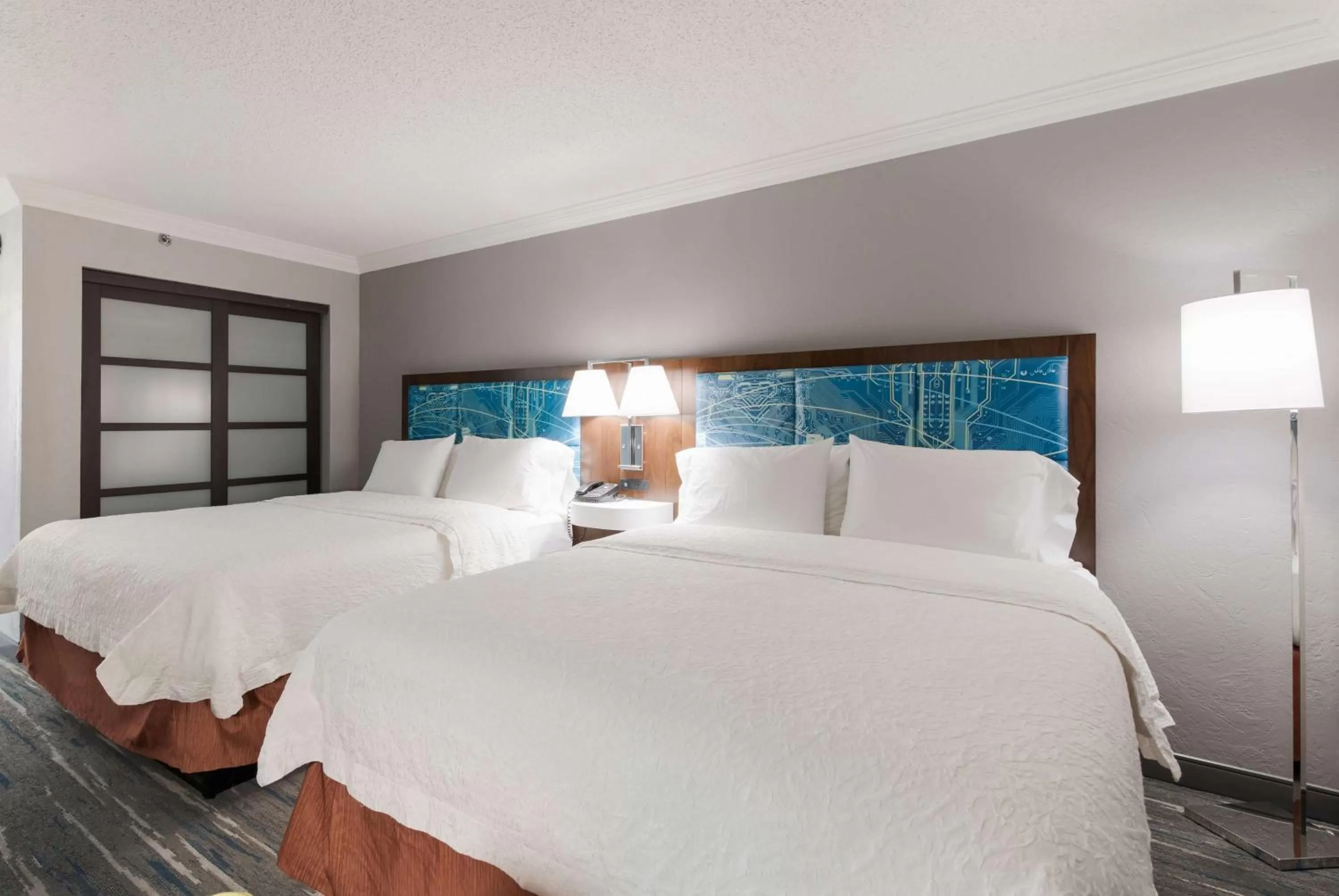 Bed in Hampton Inn & Suites Chicago-Hoffman Estates
