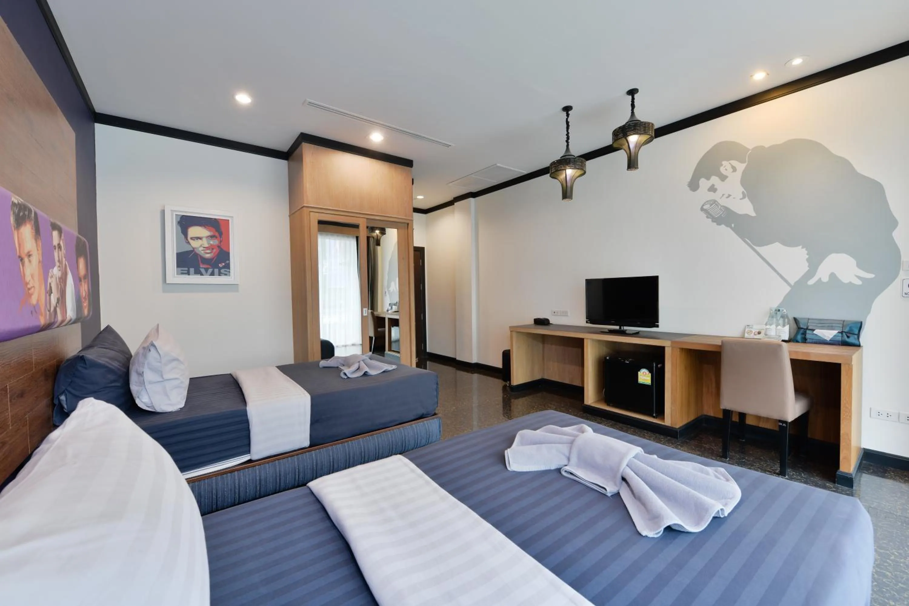 Bed in The River Scene