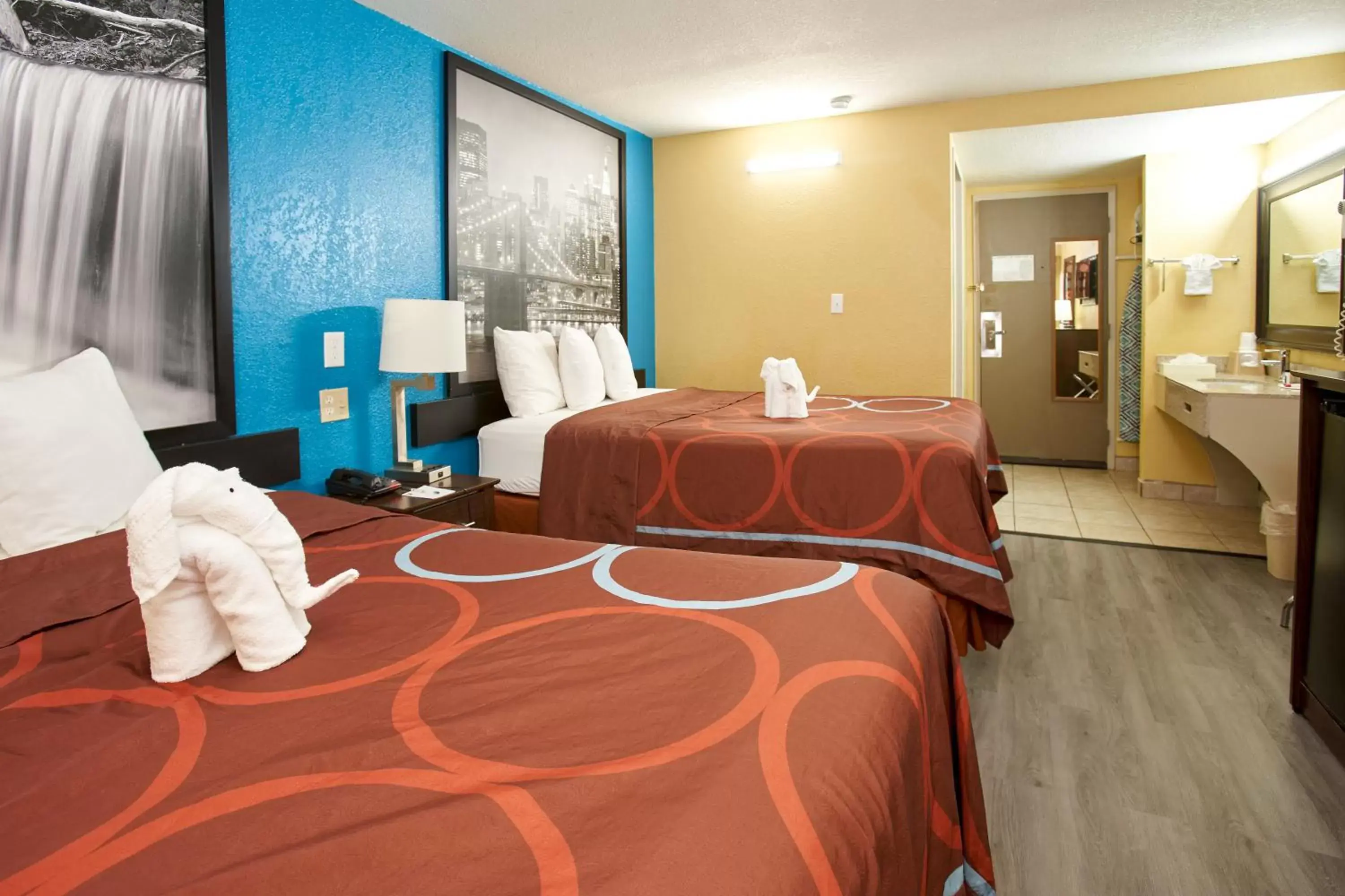 Photo of the whole room, Bed in Super 8 by Wyndham Wichita Airport West Kellogg