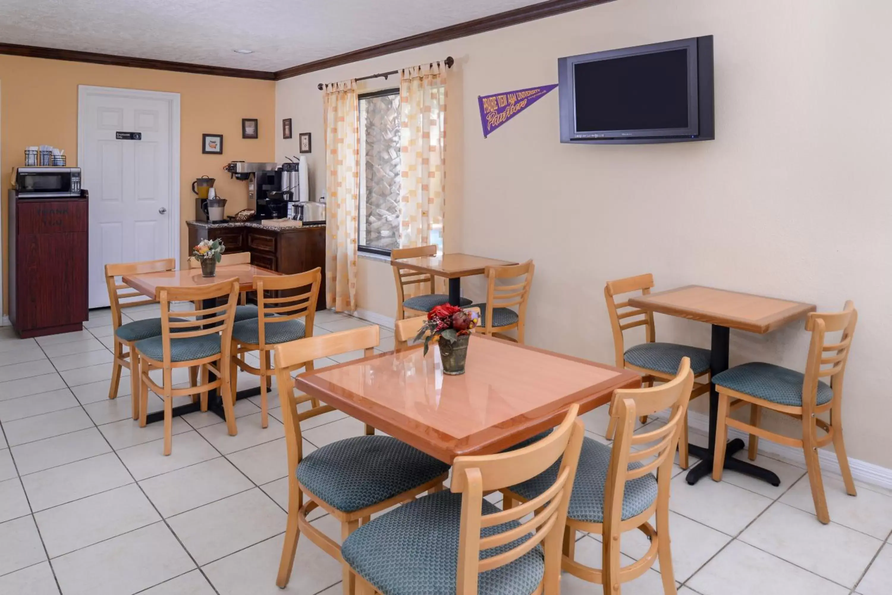 Restaurant/Places to Eat in Americas Best Value Inn & Suites Waller Prairie View