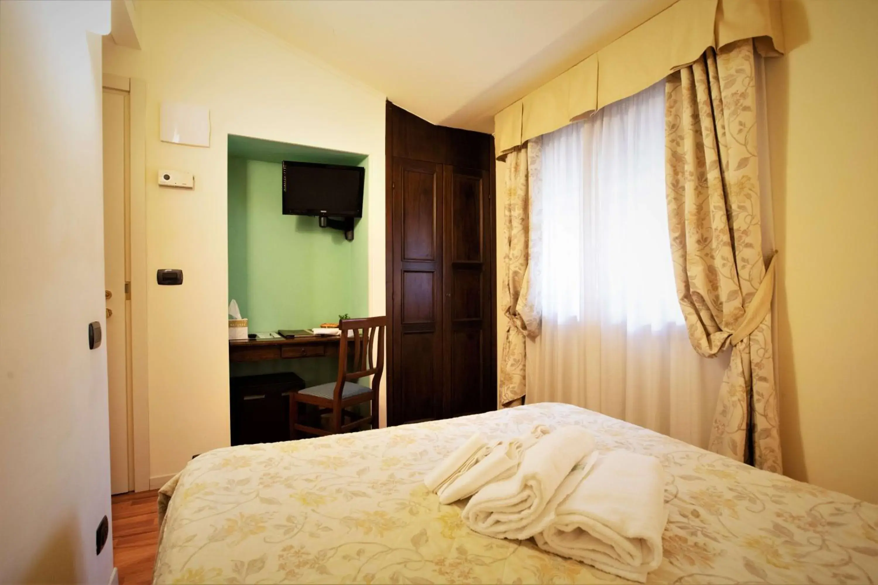 Photo of the whole room, Bed in Hotel Arcobaleno Siena