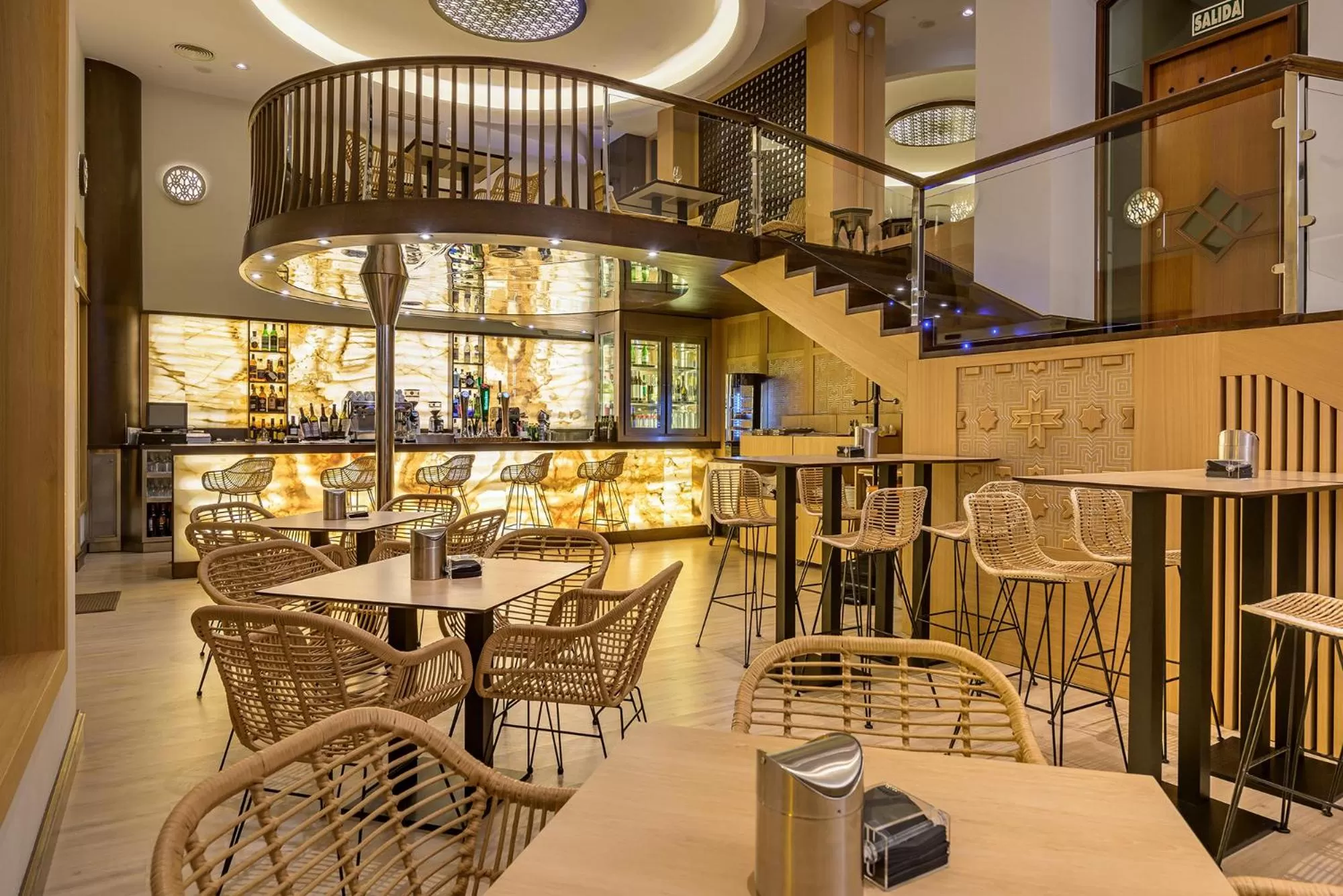 Restaurant/places to eat in Hotel Saray