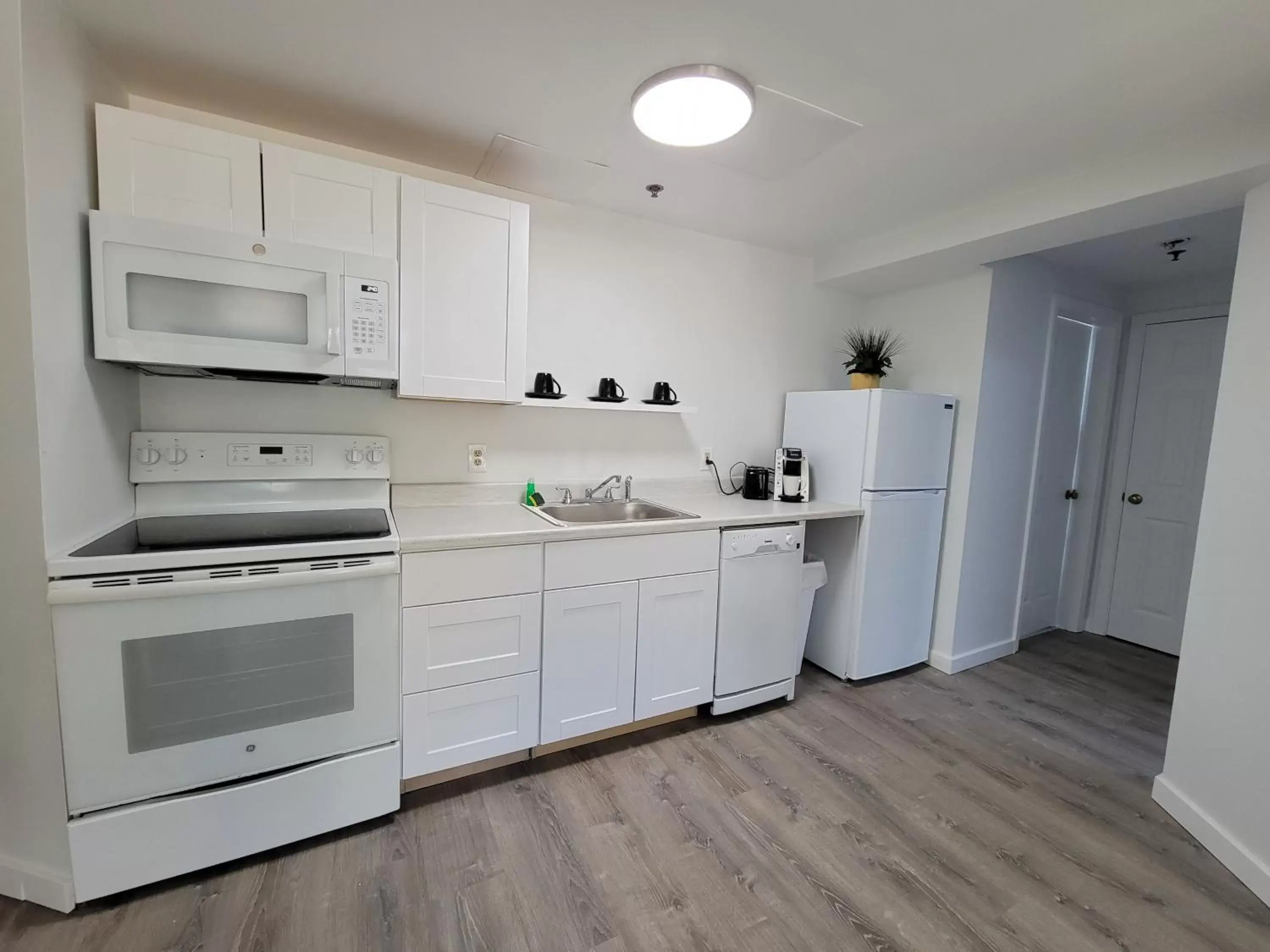 Kitchen or kitchenette, Kitchen/Kitchenette in Grand Beach Inn