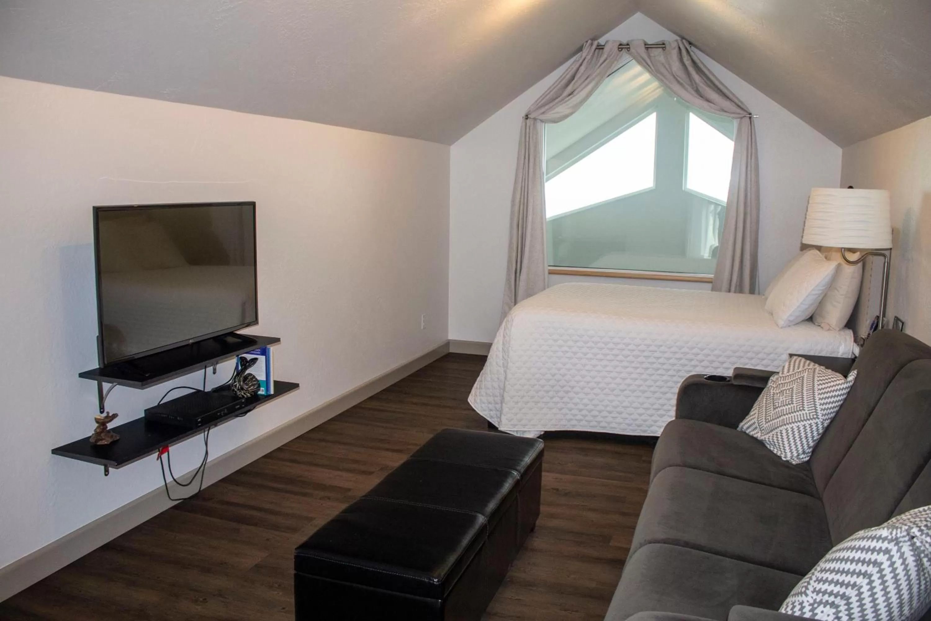 TV and multimedia, TV/Entertainment Center in Otter Beach Lodges