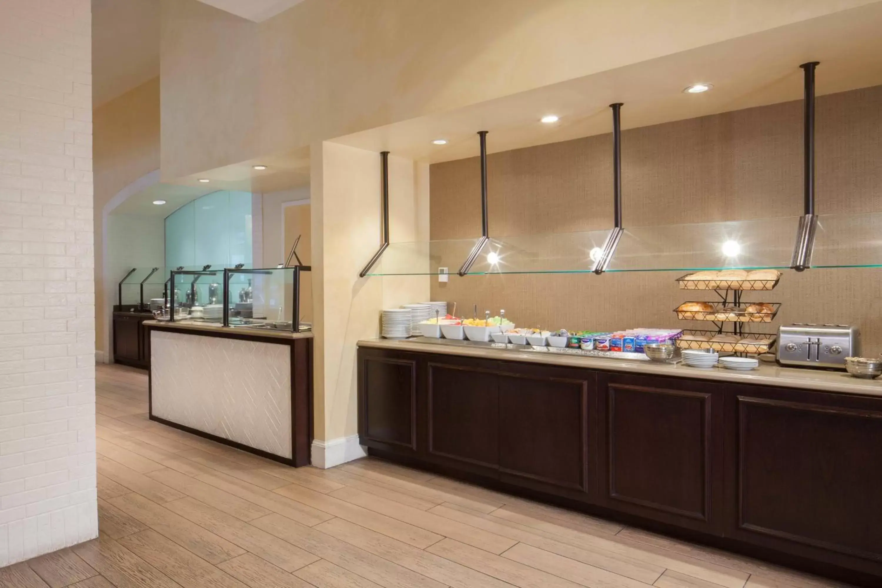 Breakfast, Kitchen/Kitchenette in Houston Marriott Sugar Land