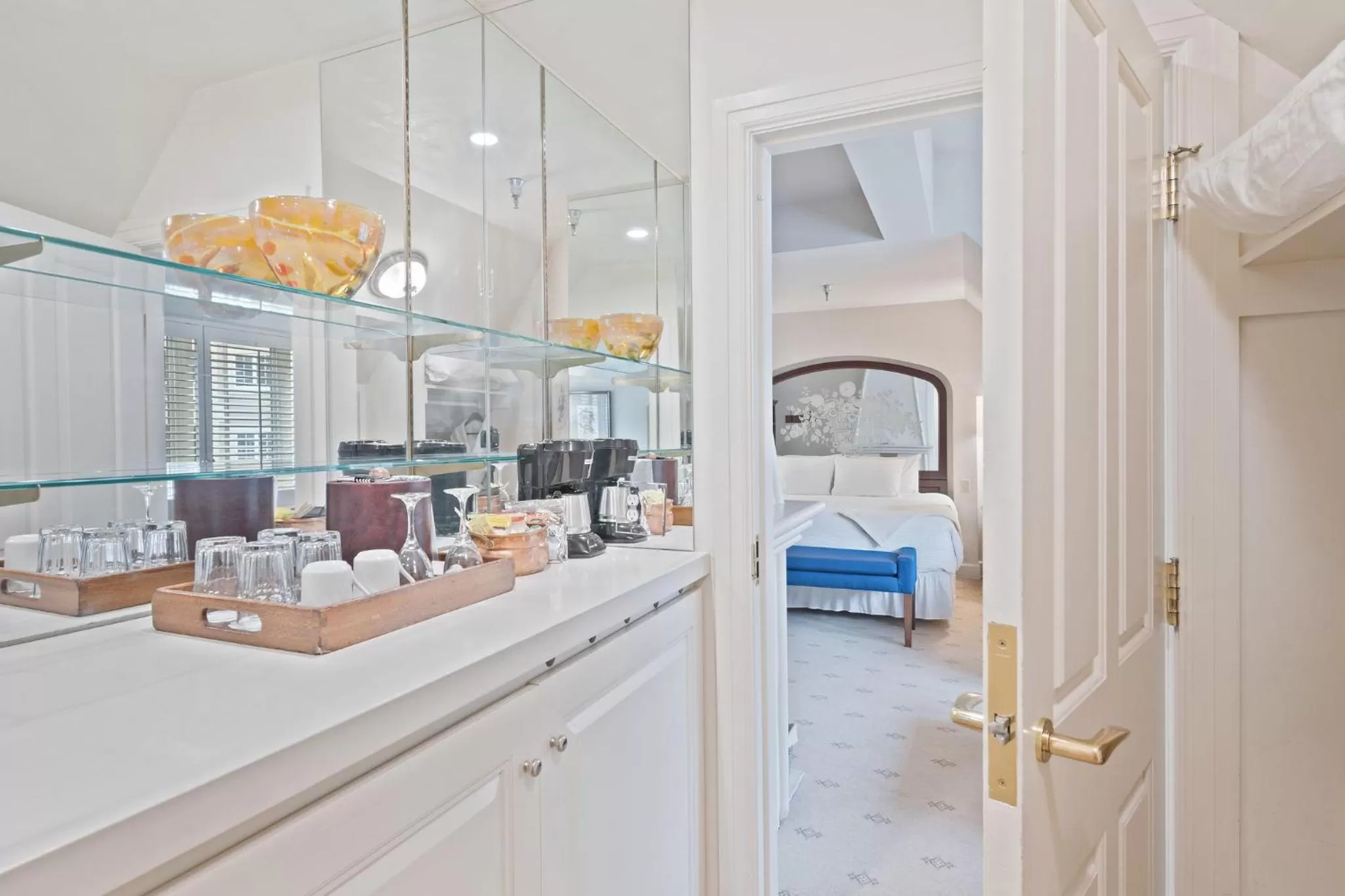 Coffee/tea facilities in Poste Montane Lodge by East West