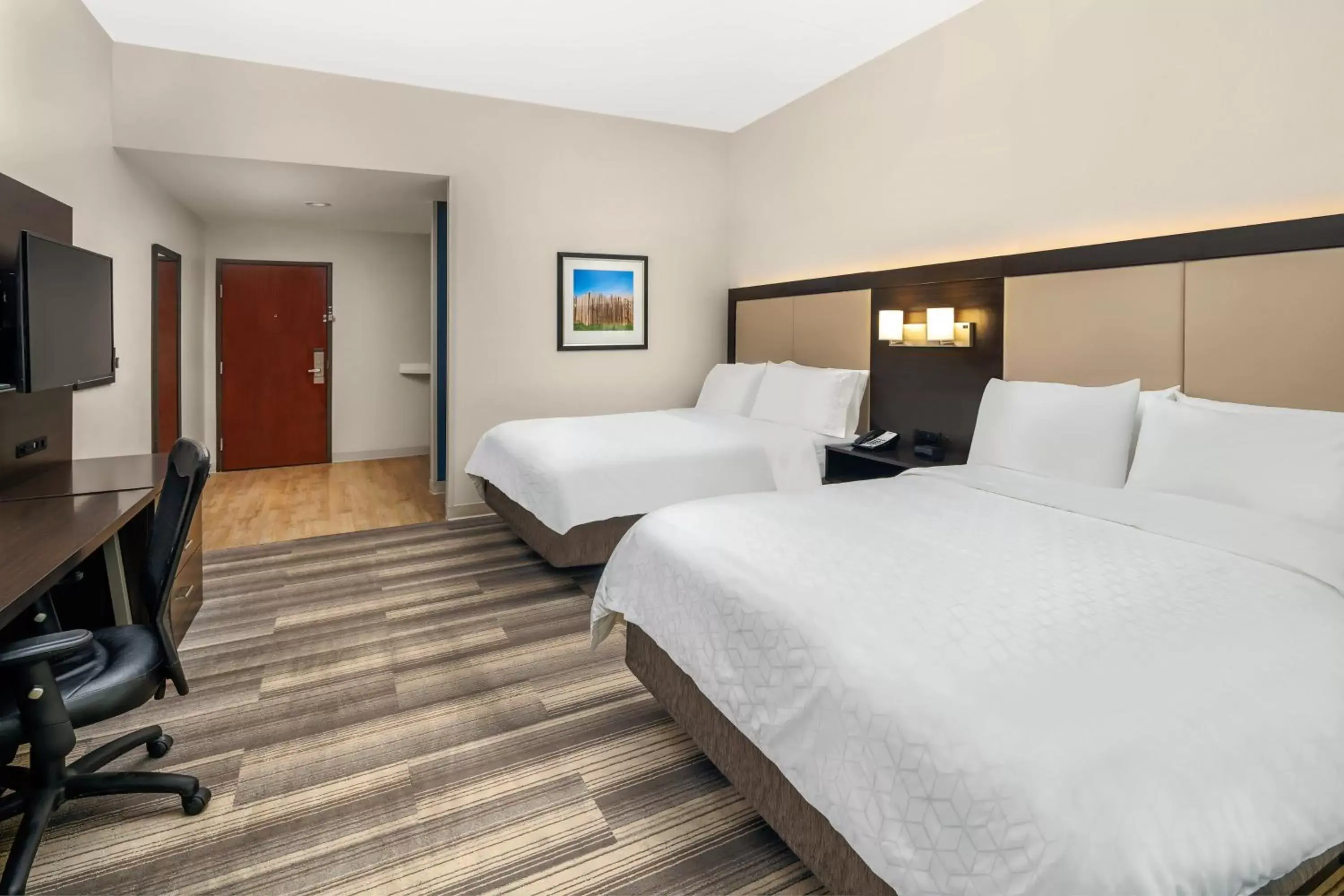 Photo of the whole room, Bed in Holiday Inn Express & Suites Florence, an IHG Hotel