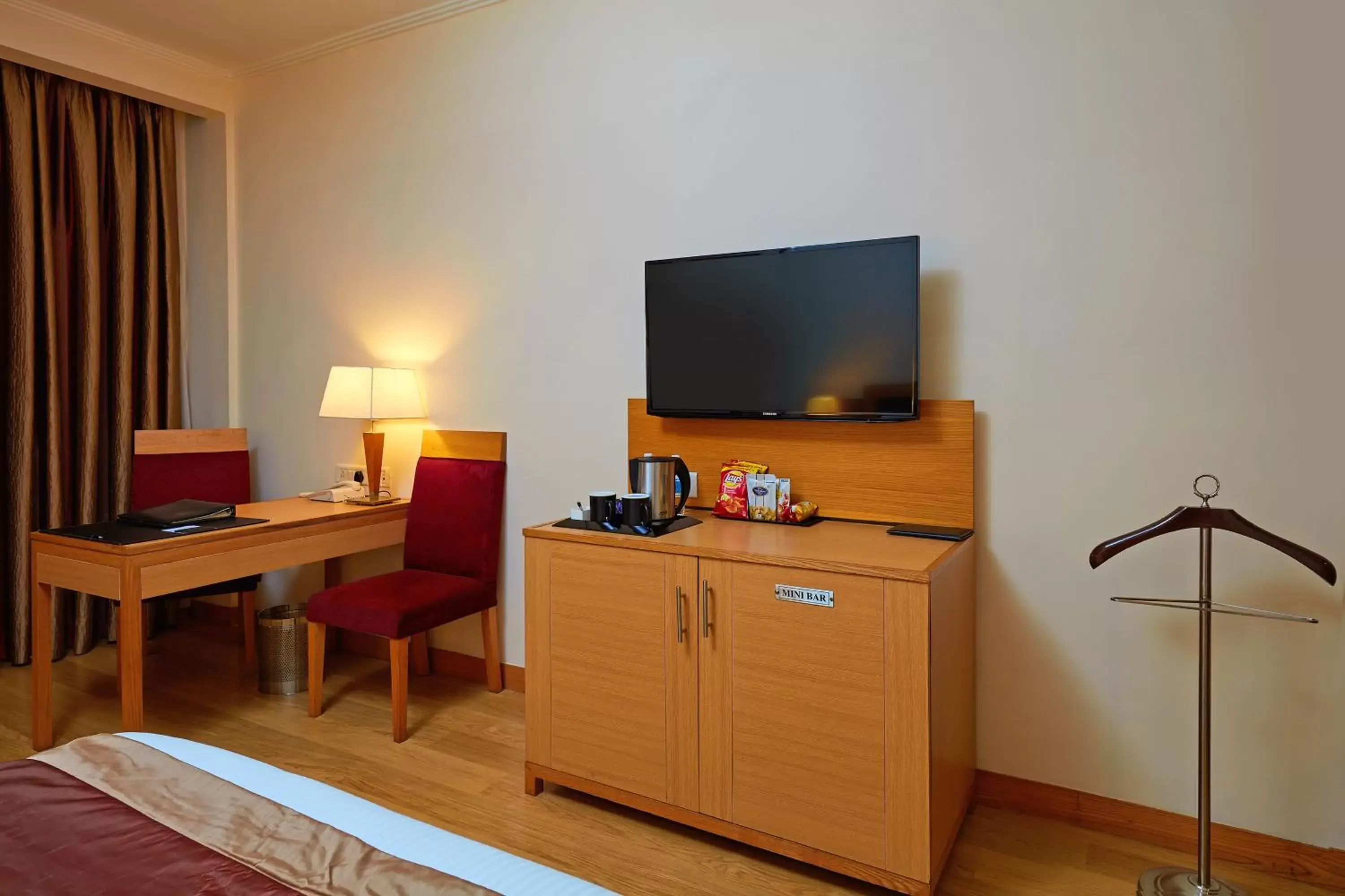 Bed, TV/Entertainment Center in Park Plaza Chennai OMR