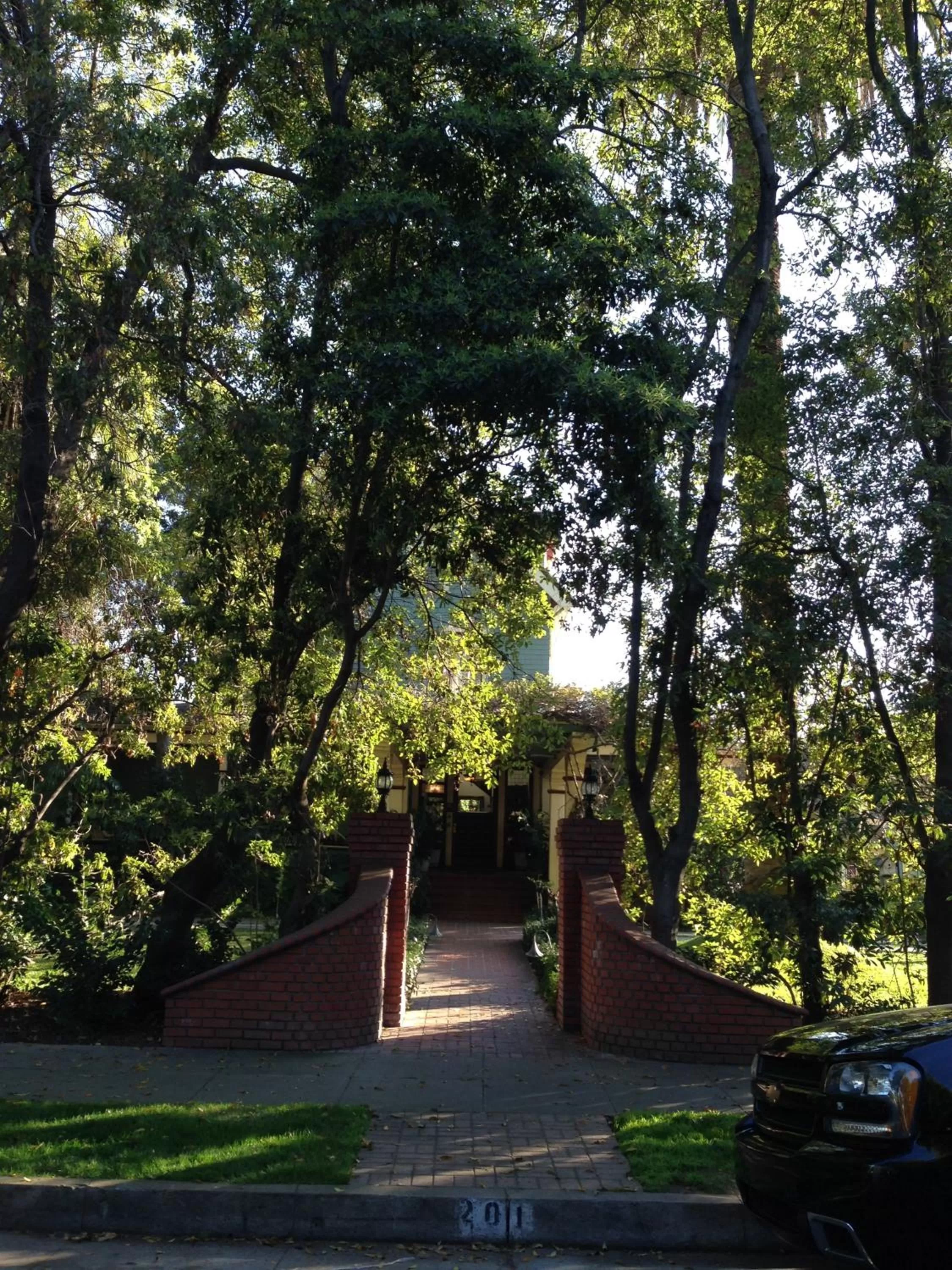 Facade/entrance, Garden in The Bissell House Bed & Breakfast