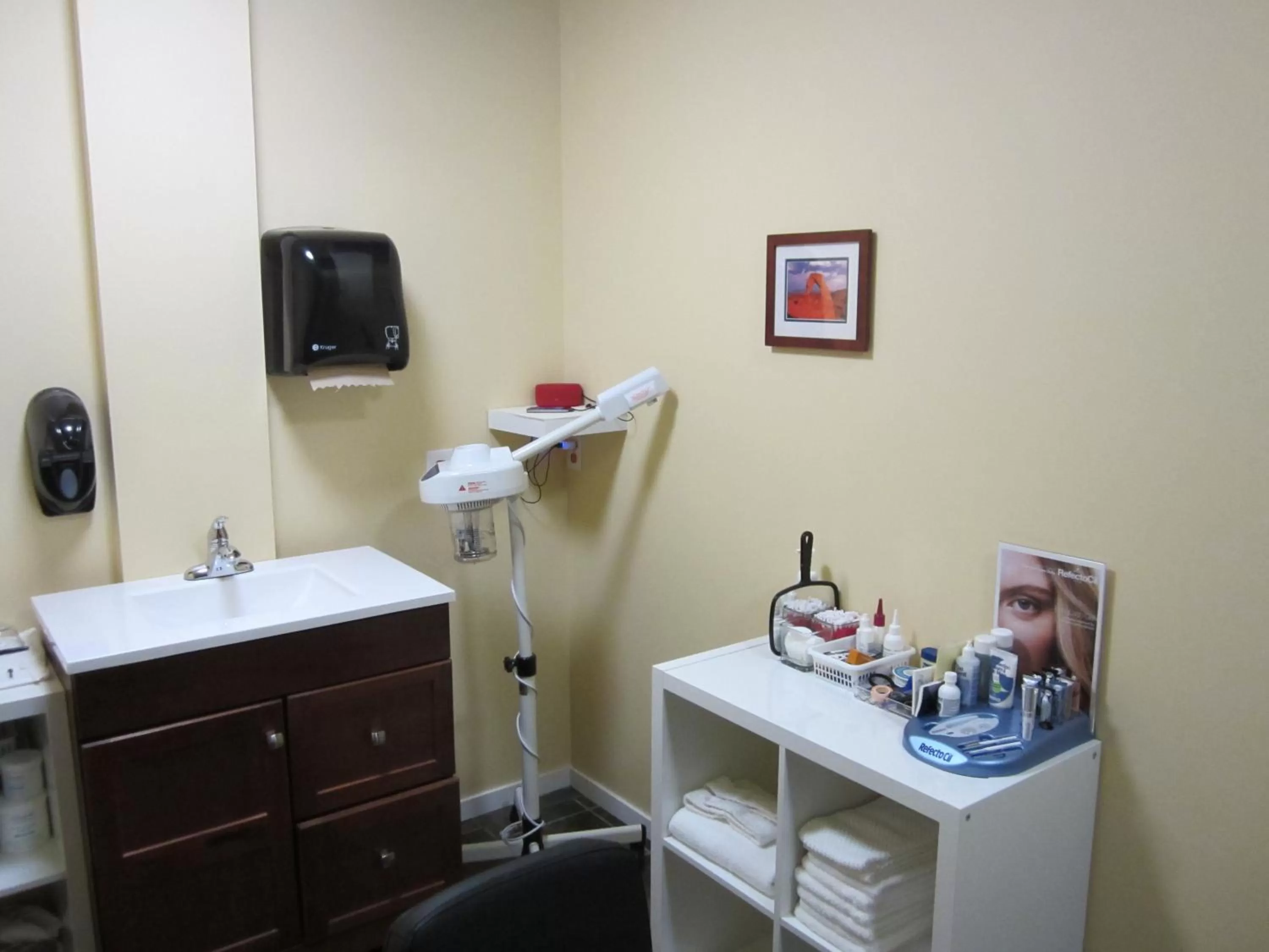 Spa and wellness centre/facilities in Super 8 by Wyndham West Kelowna BC