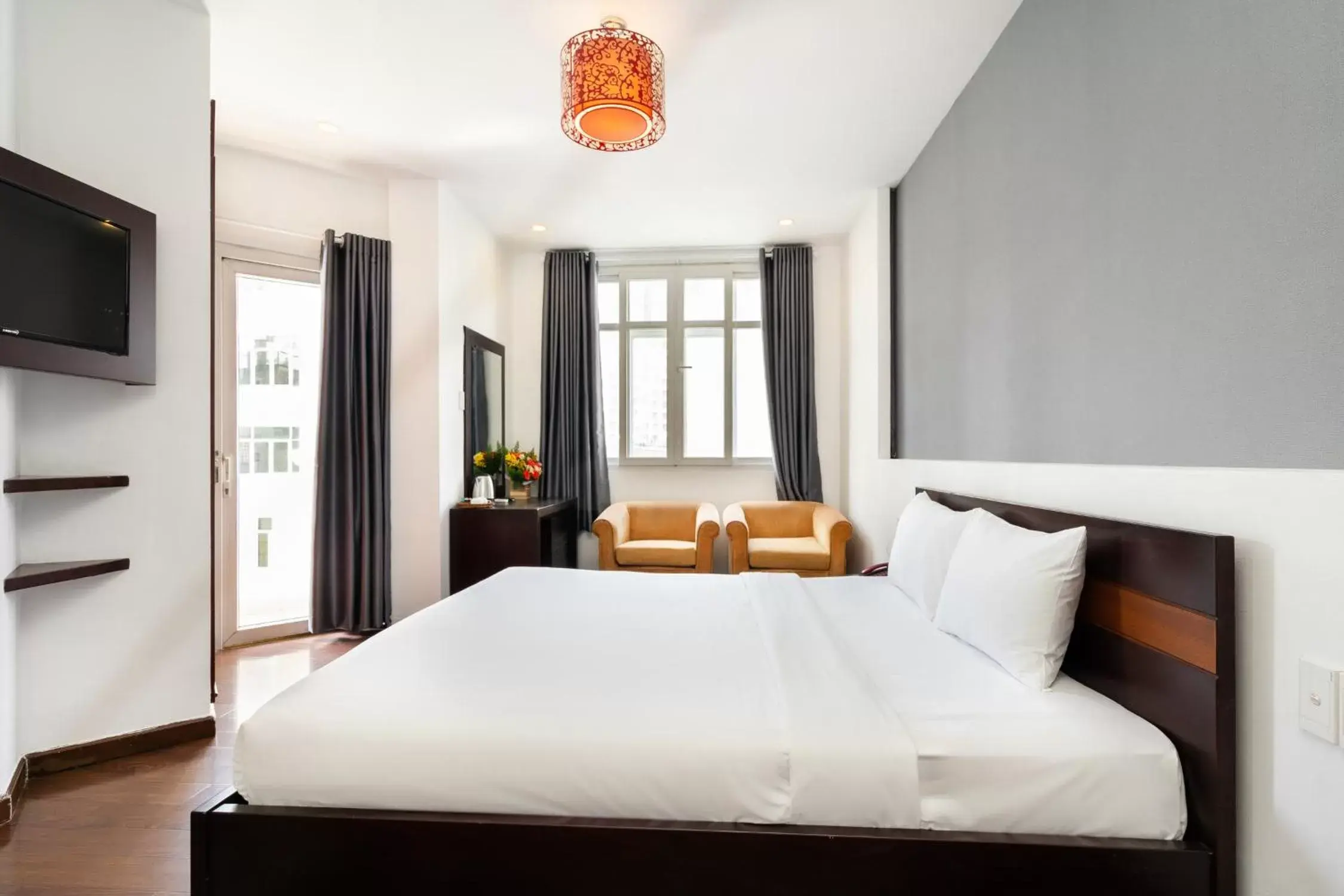 Photo of the whole room, Bed in A&A Toronto Hotel Photo of the whole room, Bed in A&A Toronto Hotel