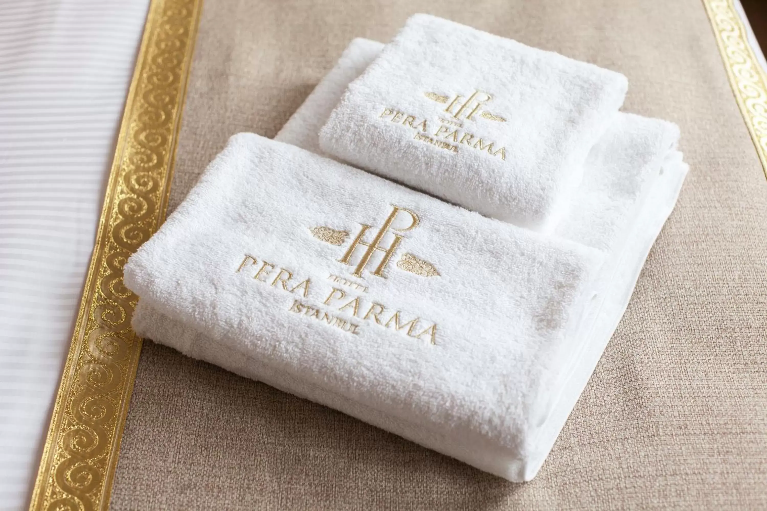 Bathroom, Property Logo/Sign in Hotel Pera Parma