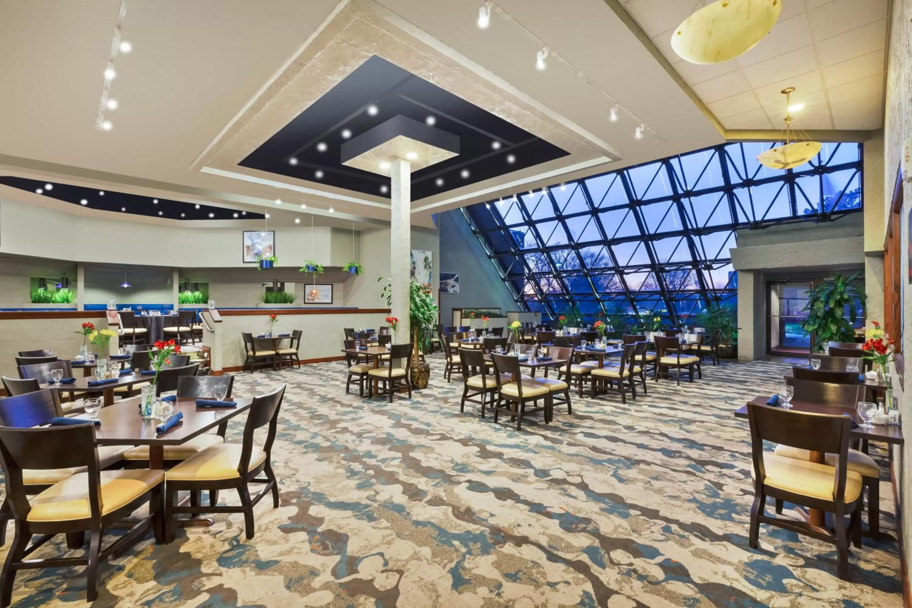 Restaurant/places to eat in Crowne Plaza Columbus North - Worthington by IHG