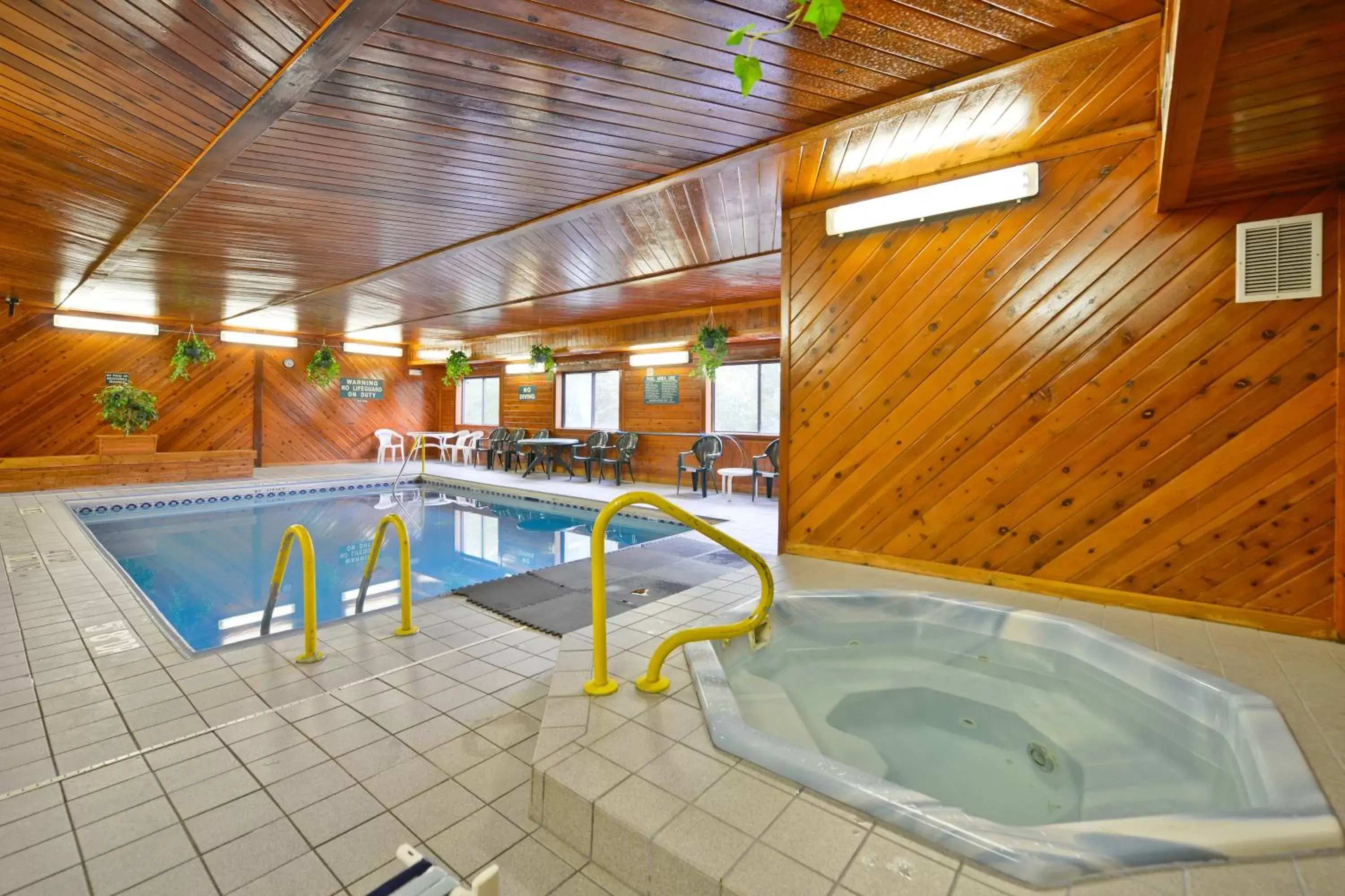 Swimming pool in Days Inn by Wyndham Topeka Swimming pool in Days Inn by Wyndham Topeka