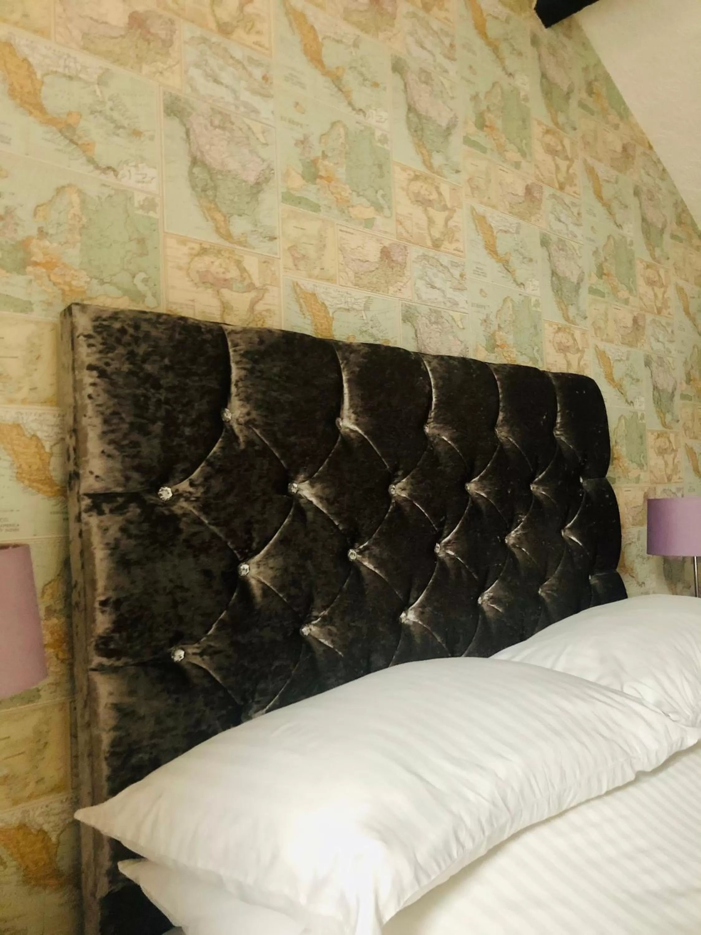 Bathroom, Bed in Cartref Guest House