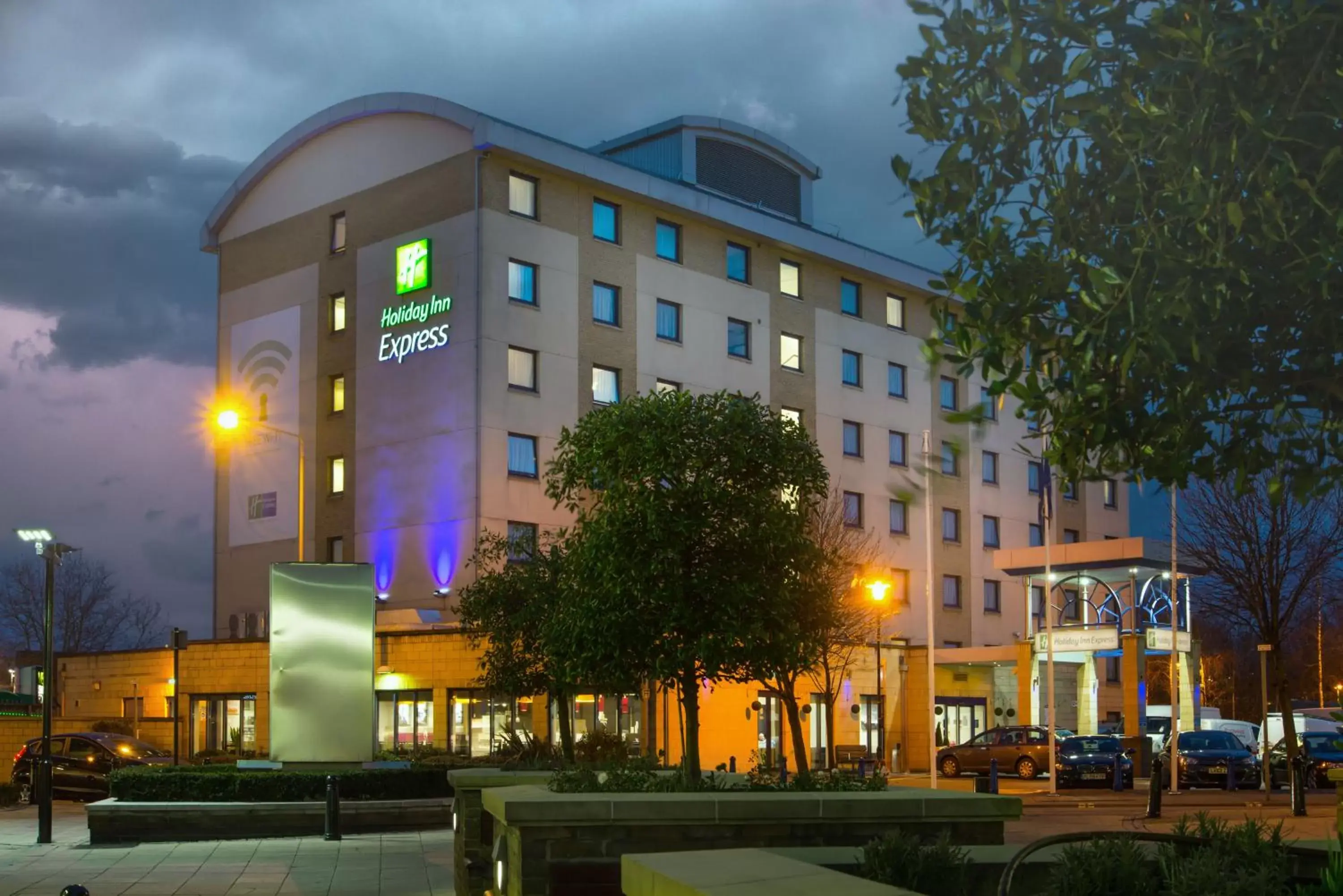 Property Building in Holiday Inn Express London - Wandsworth, an IHG Hotel