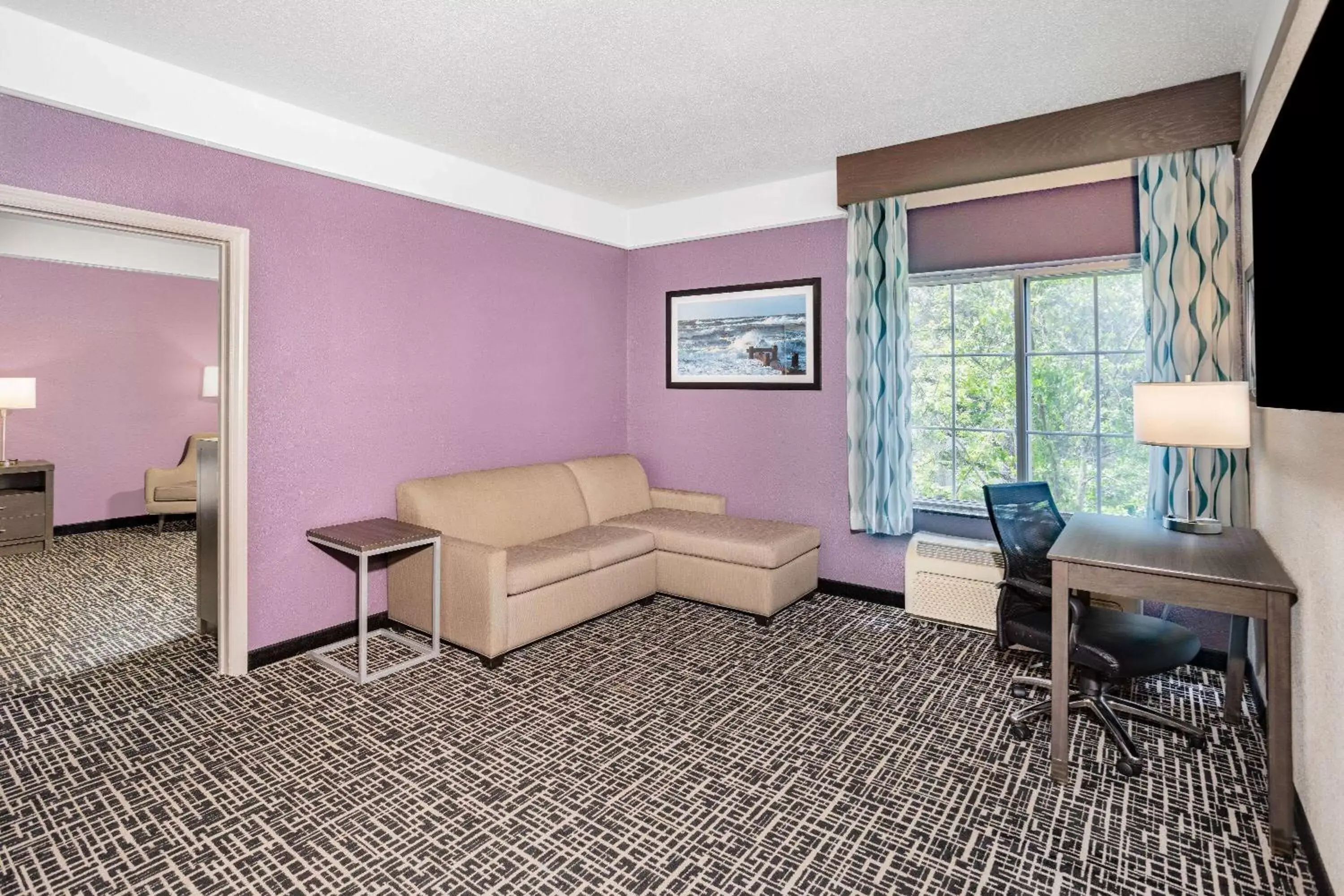 Photo of the whole room, Seating Area in La Quinta by Wyndham Norfolk Airport