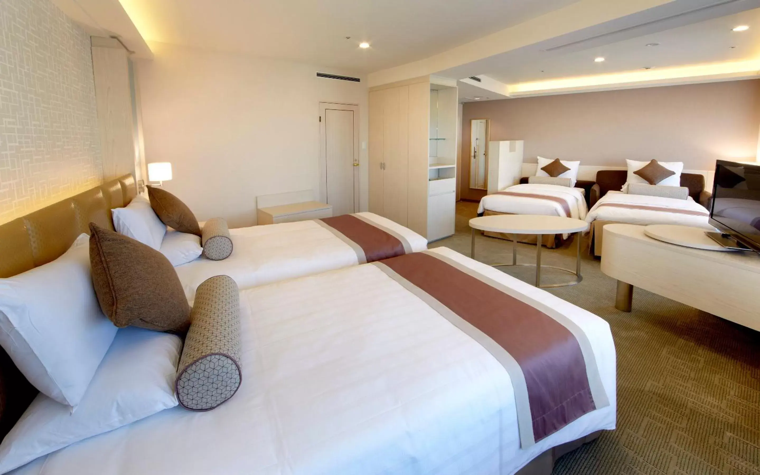 Photo of the whole room, Bed in Shin Yokohama Prince Hotel