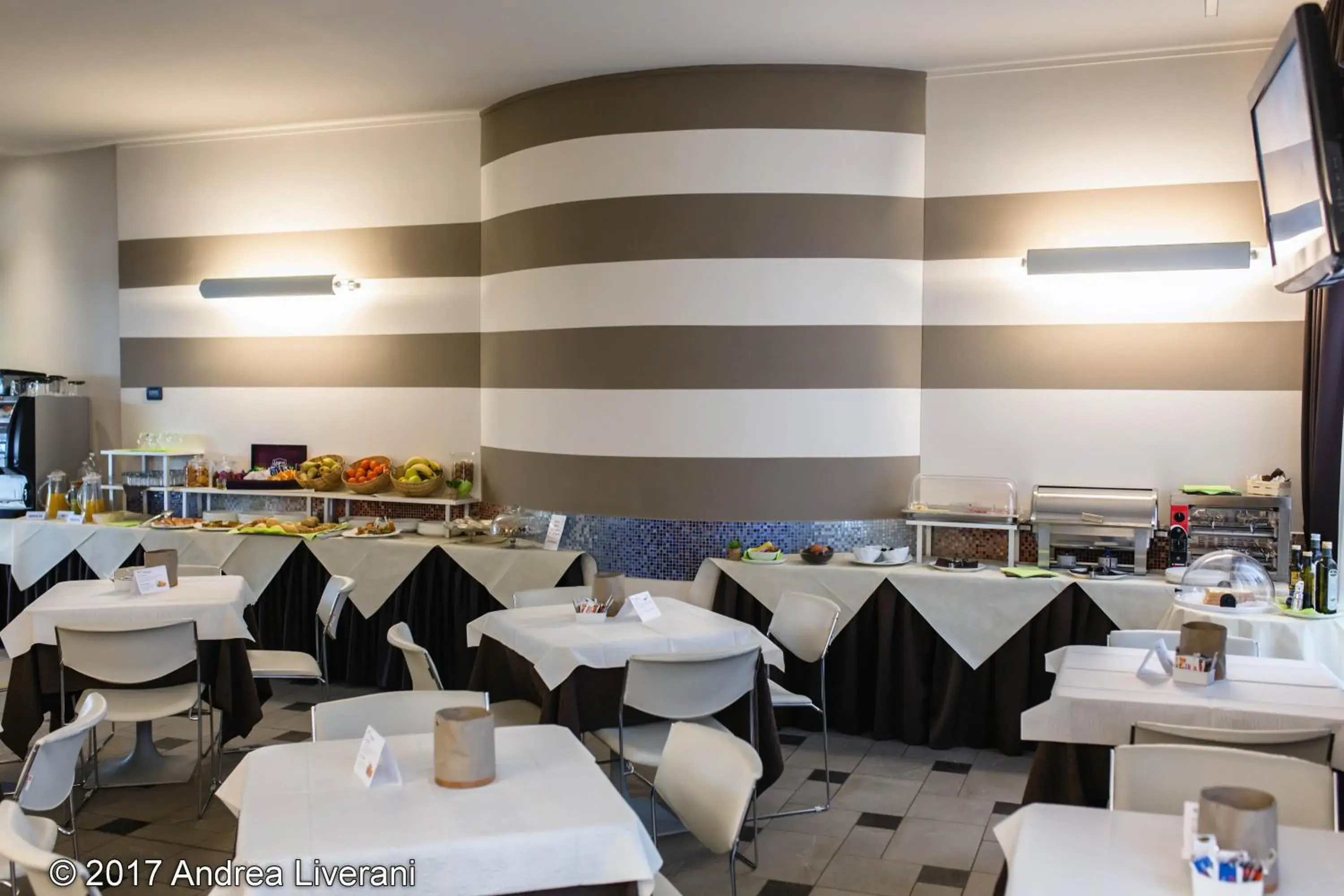 Restaurant/Places to Eat in Euro Hotel