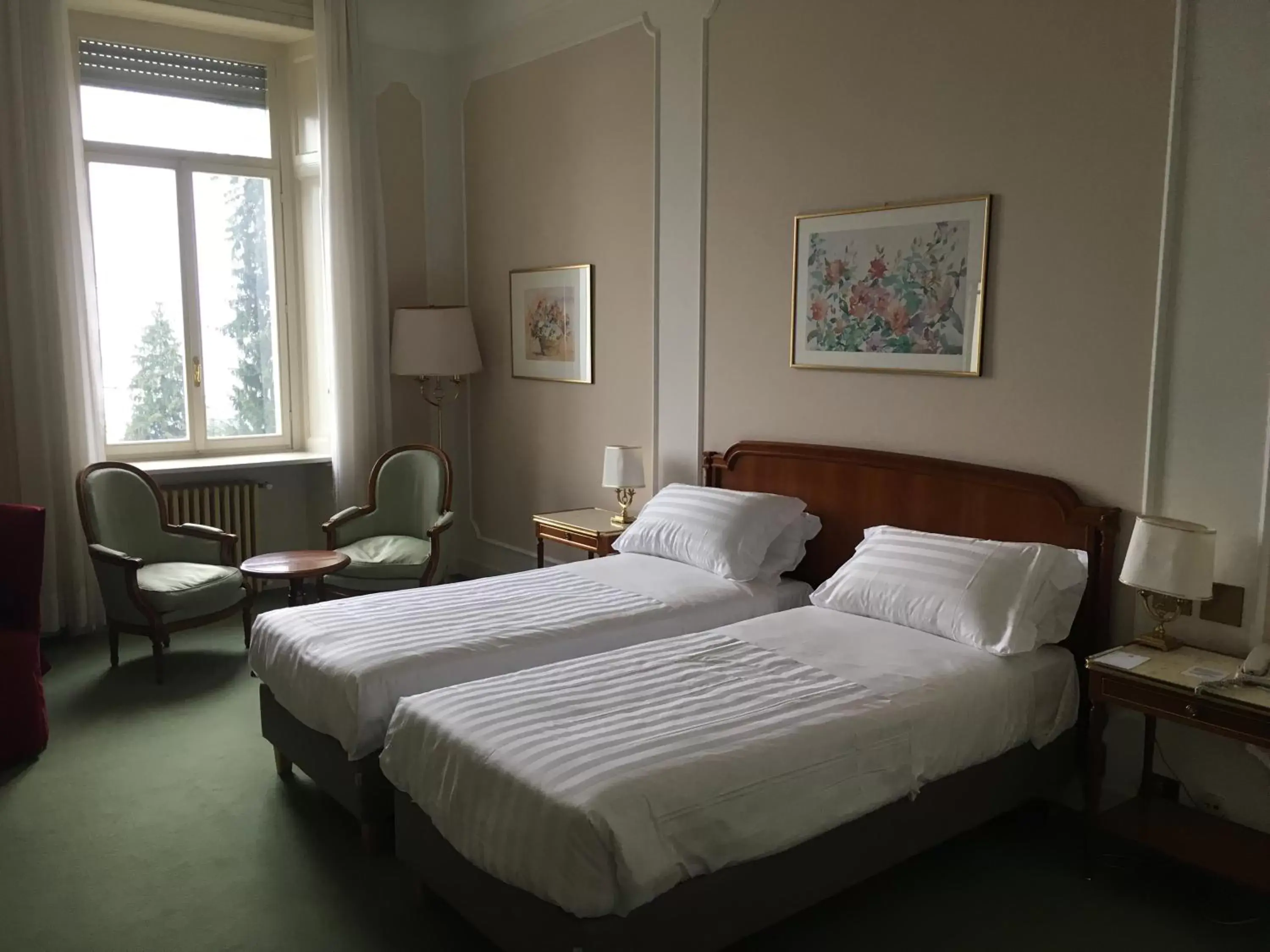 Photo of the whole room, Bed in Palace Grand Hotel Varese
