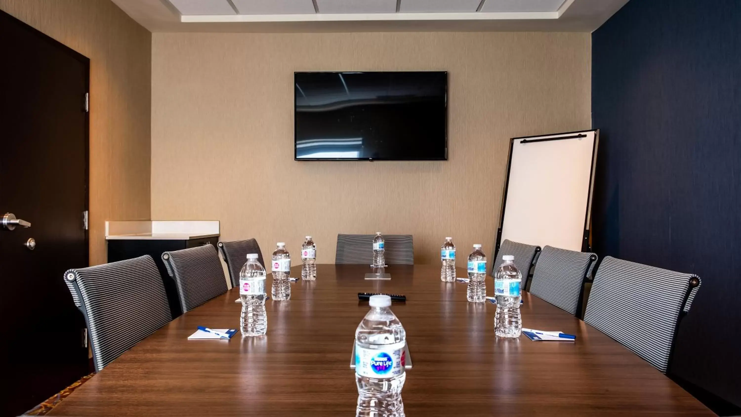 Meeting/conference room, TV/Entertainment Center in Holiday Inn Express Hotel & Suites - Edmonton International Airport, an IHG Hotel